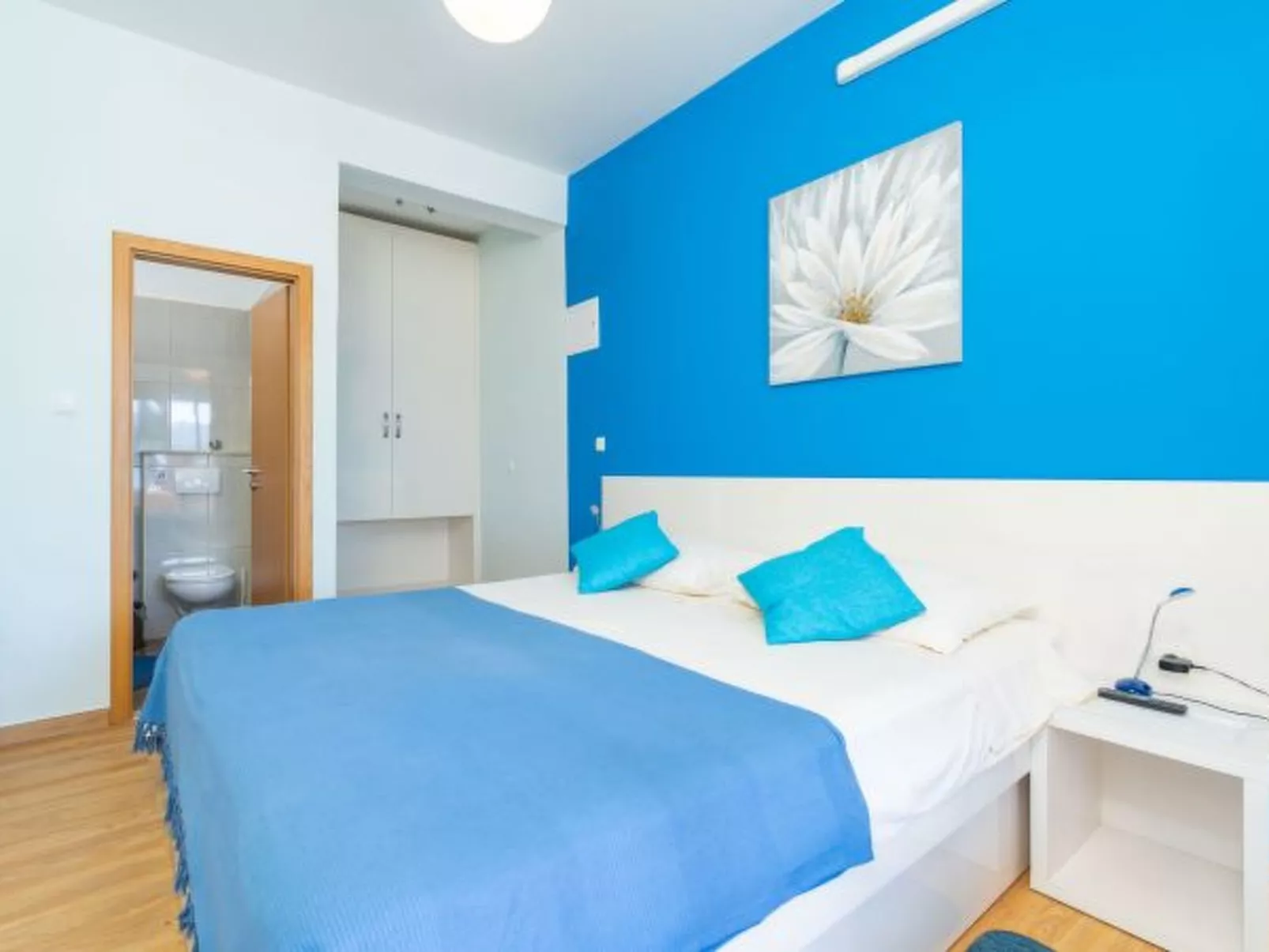 Beachfront Apartment house Hon with pool - Dedans