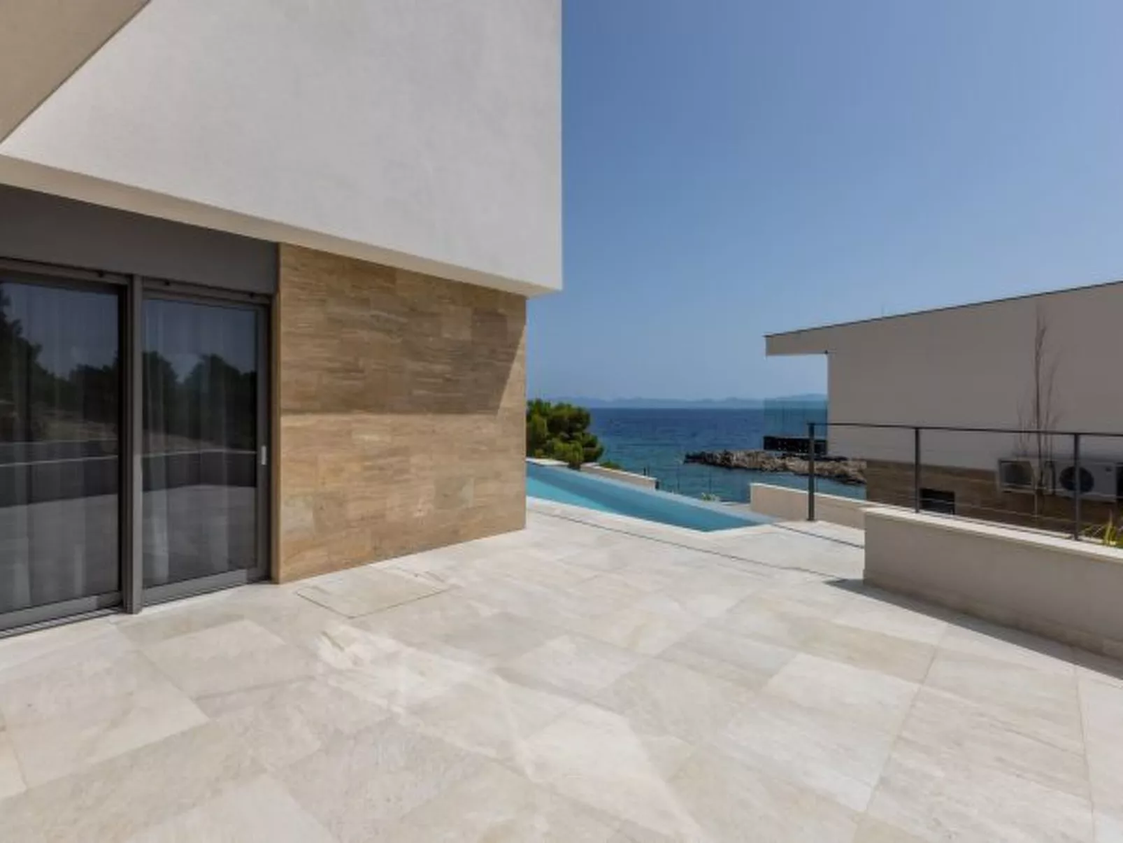 Beachfront villa Luce with seaview and pool - Dehors