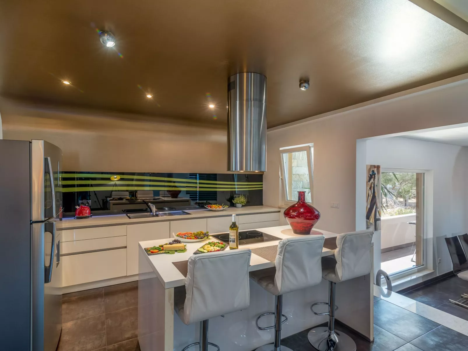 Modernes Apartment mit Gartennutzung, einer groß - Image-tags.info