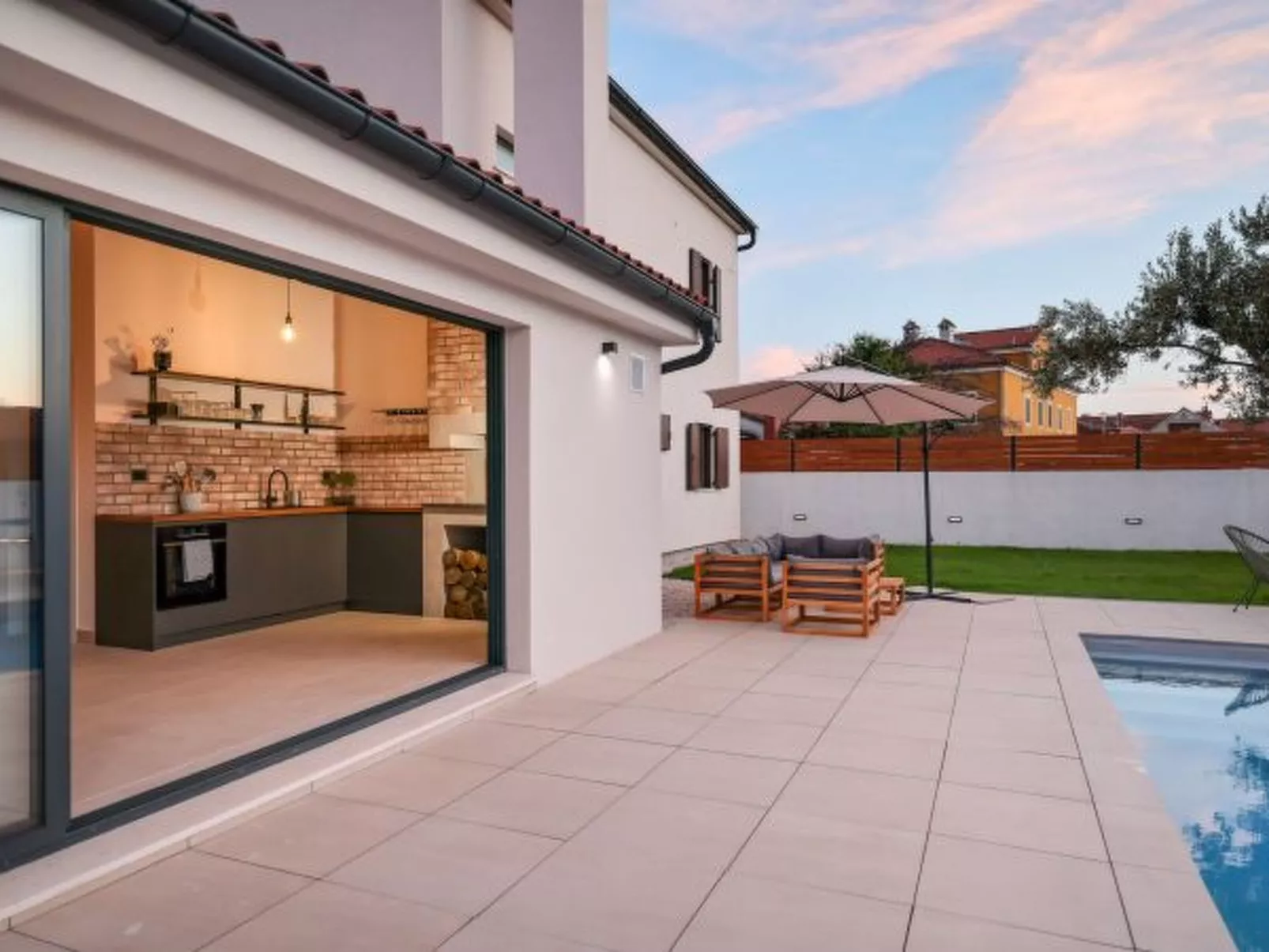 Villa Marta with heated pool and traditional taver - Image-tags.info