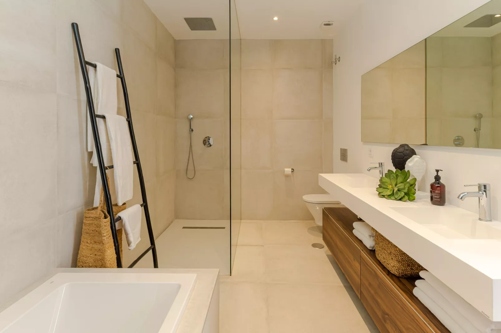 Unique & Luxurious Villa with Heated Pool! - Bathroom