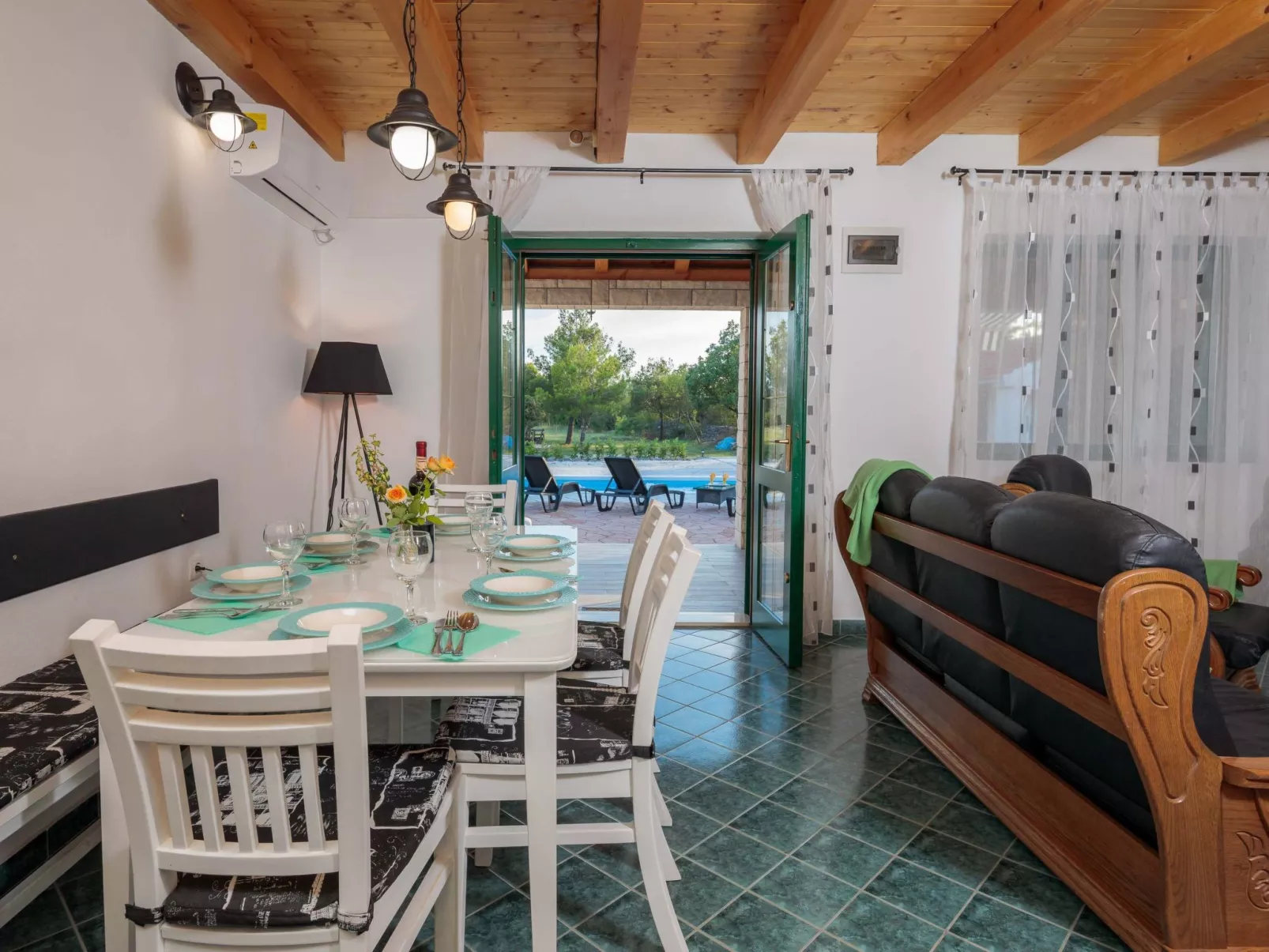 Villa Mystic Woods mit Pool - Inside