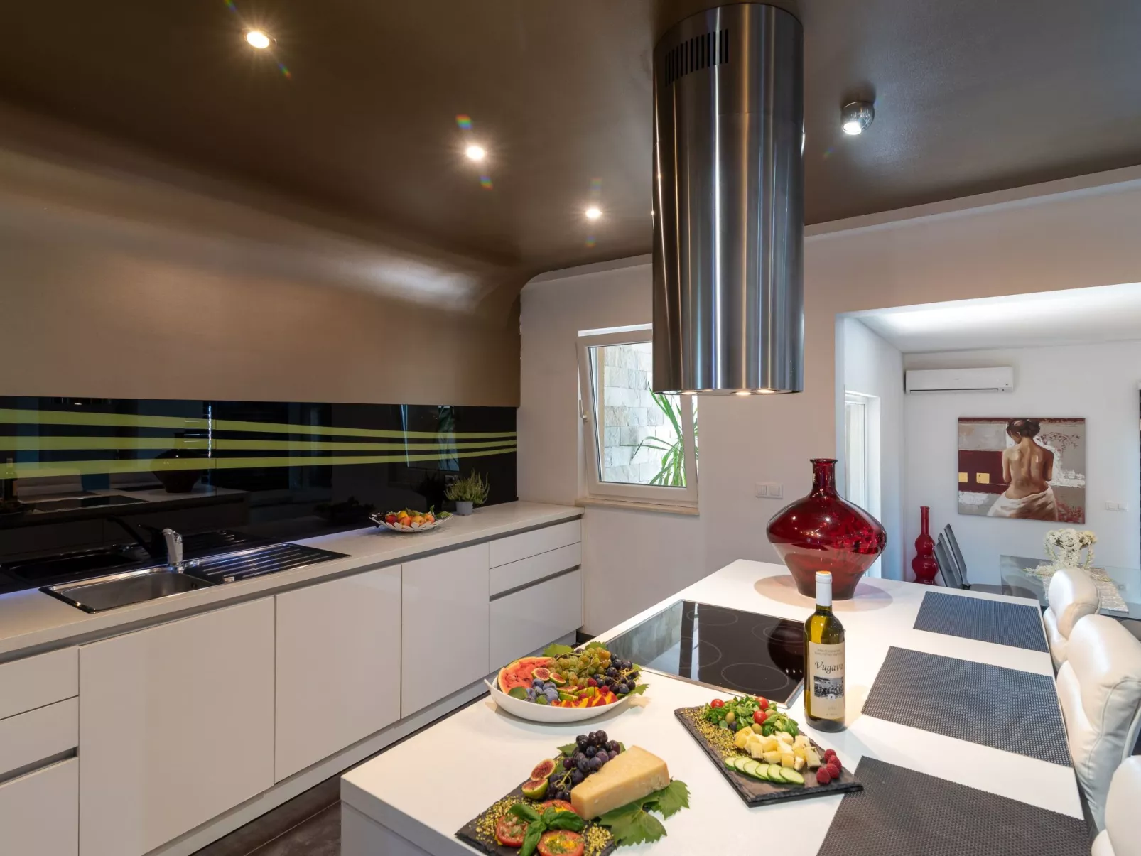 Modernes Apartment mit Gartennutzung, einer groß - Image-tags.info