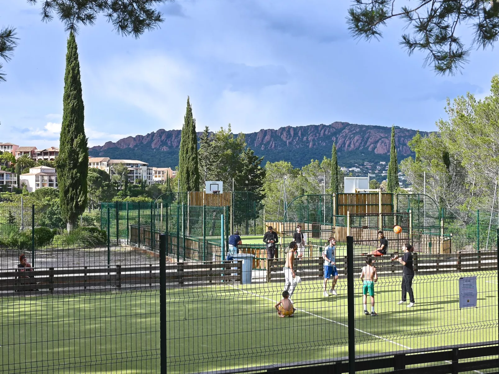 L'Esquinade (G3 033) - Outside