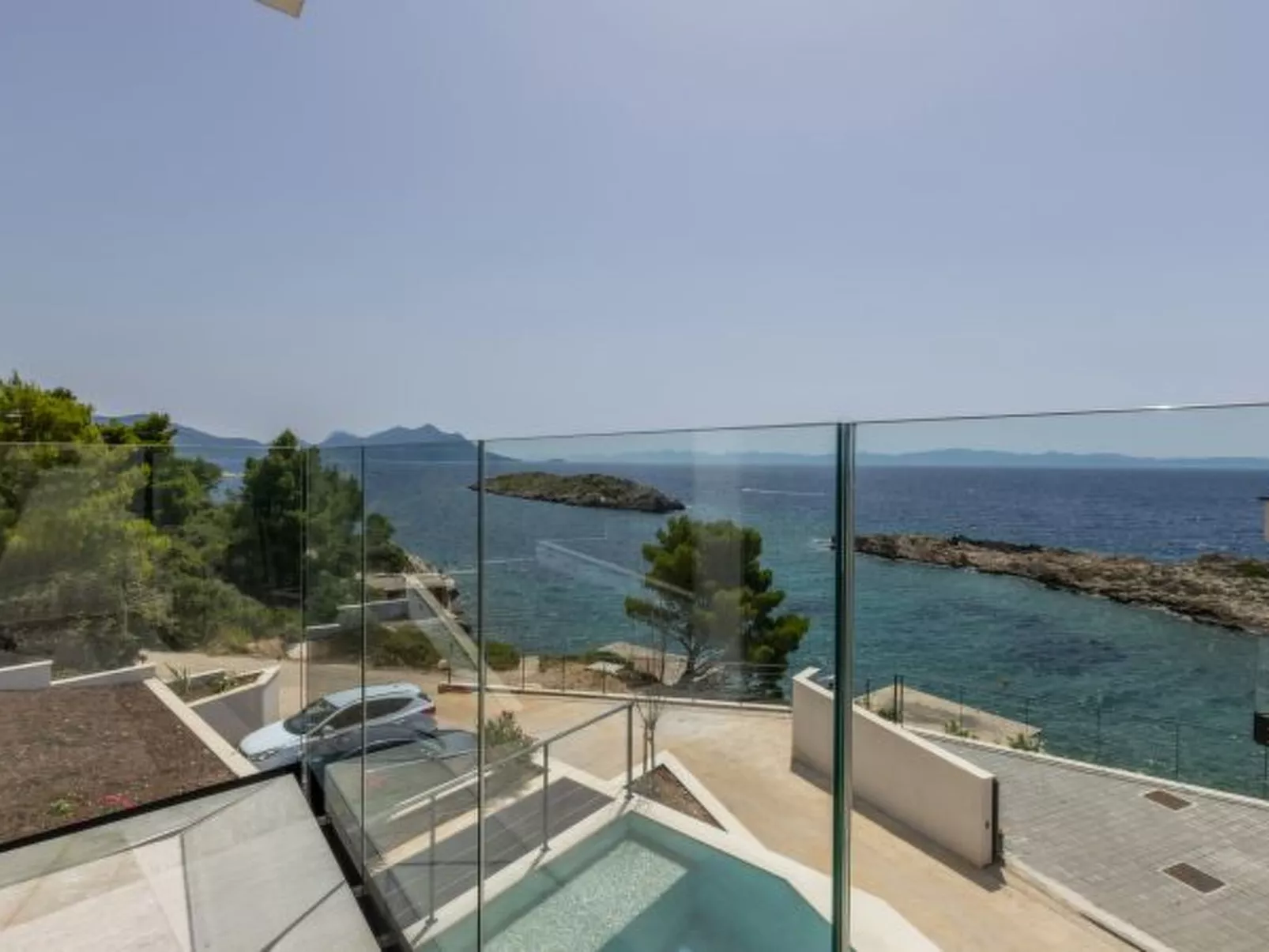 Beachfront villa Luce with seaview and pool - Dehors
