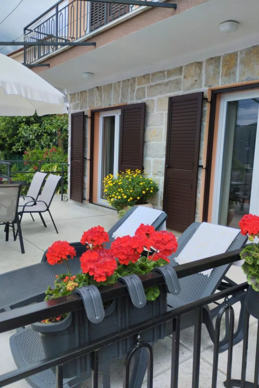 Appartement Bruna mit Terrasse und Meerblick - Draußen