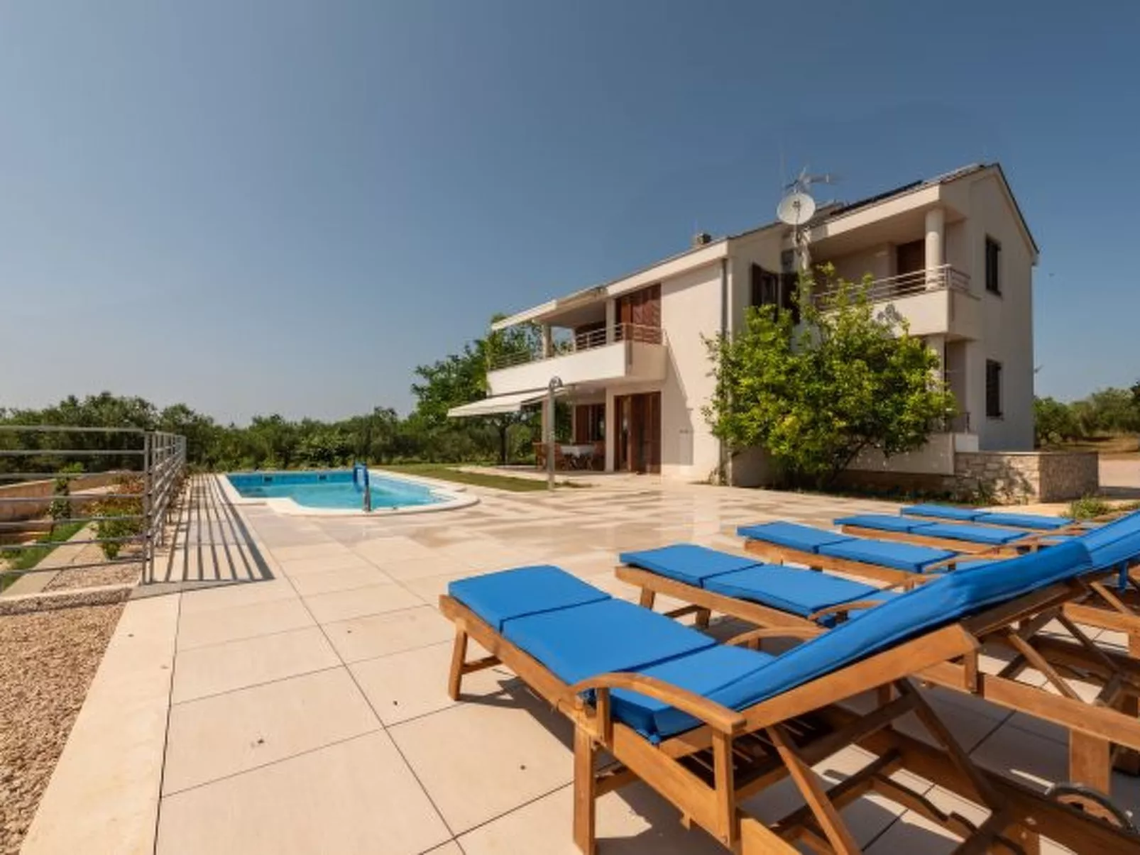 Olivar house with heated pool by the beach - Image-tags.info