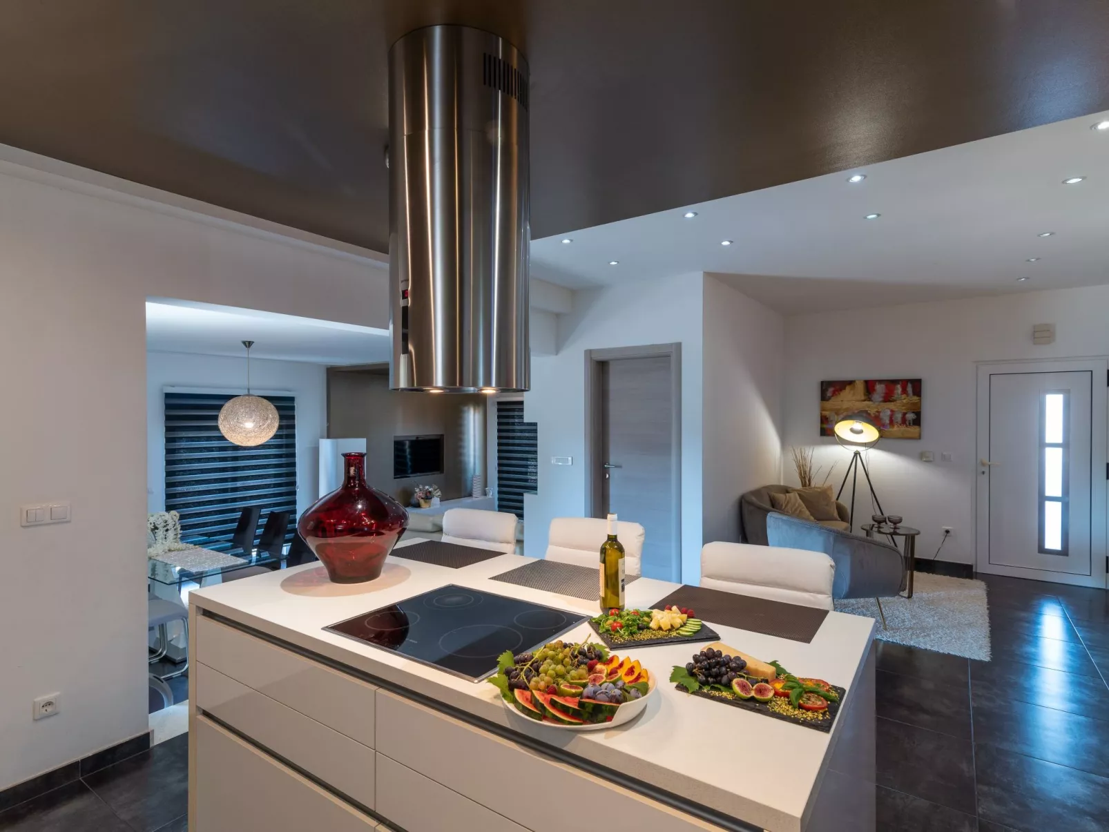 Modernes Apartment mit Gartennutzung, einer groß - Image-tags.info