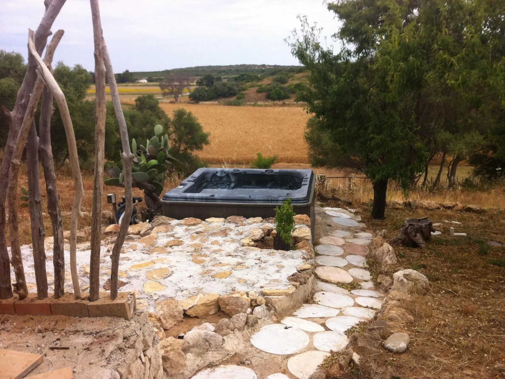 Giniusa' Studio mit Whirlpool-Badewanne - Outside