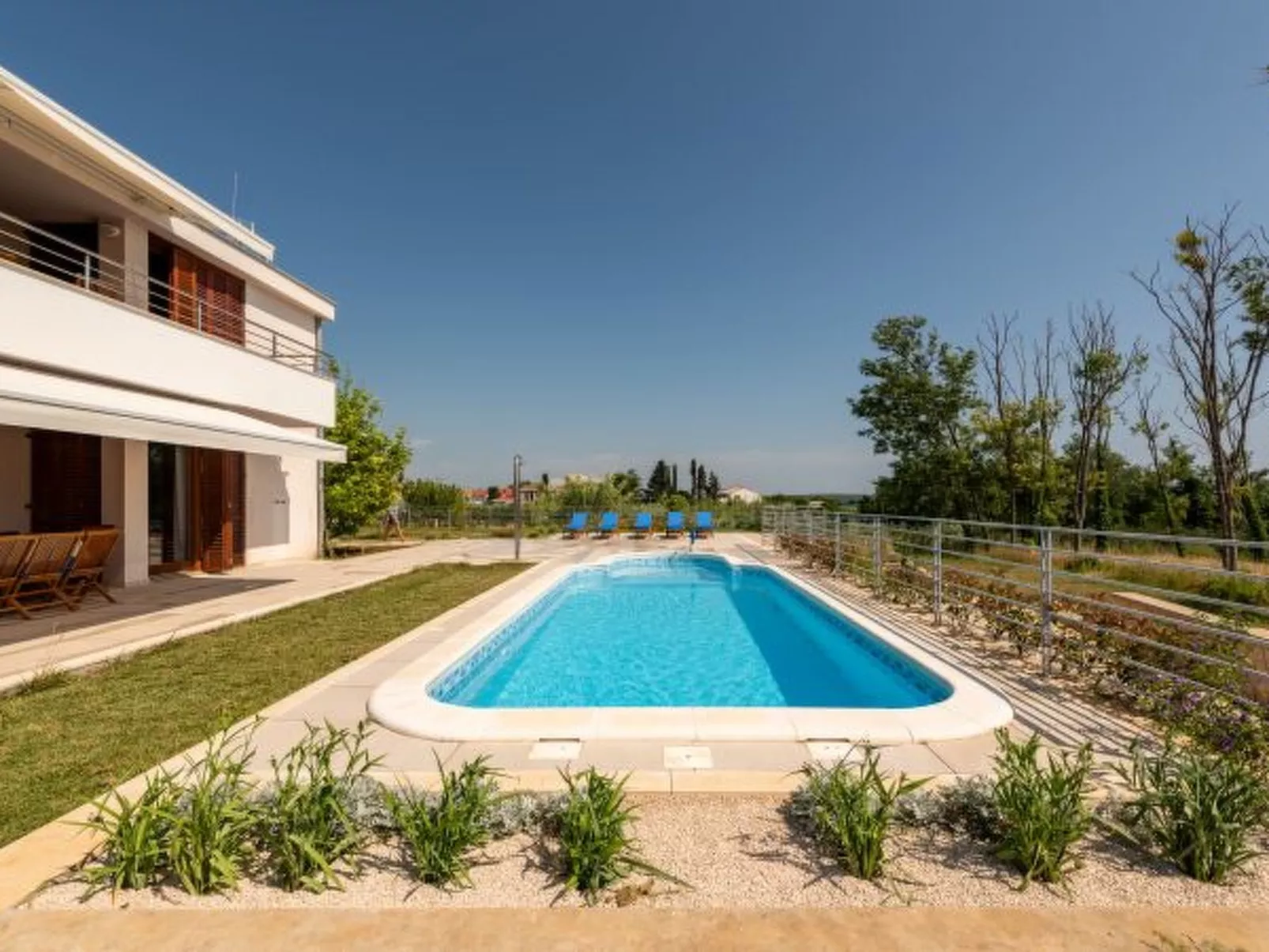 Olivar house with heated pool by the beach - Image-tags.info