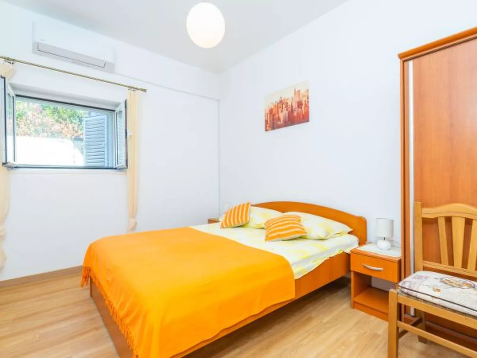 Beachfront Apartment house Hon with pool - Dedans