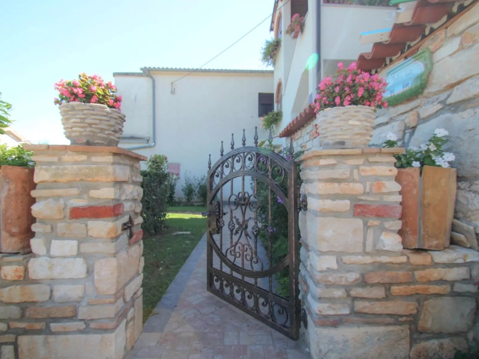 Für 2 Personen ca. 30 m&sup2; in Novigrad, Adriaküste Kroatien (Westküste von I - Draußen