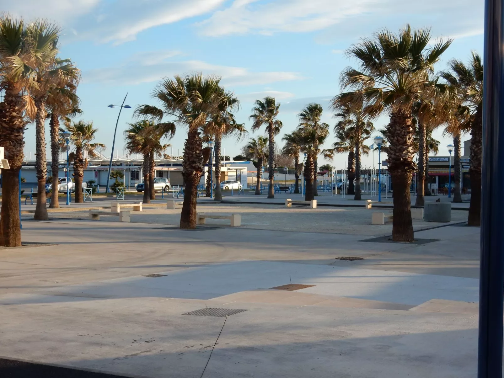 Maison Bleu - Outside