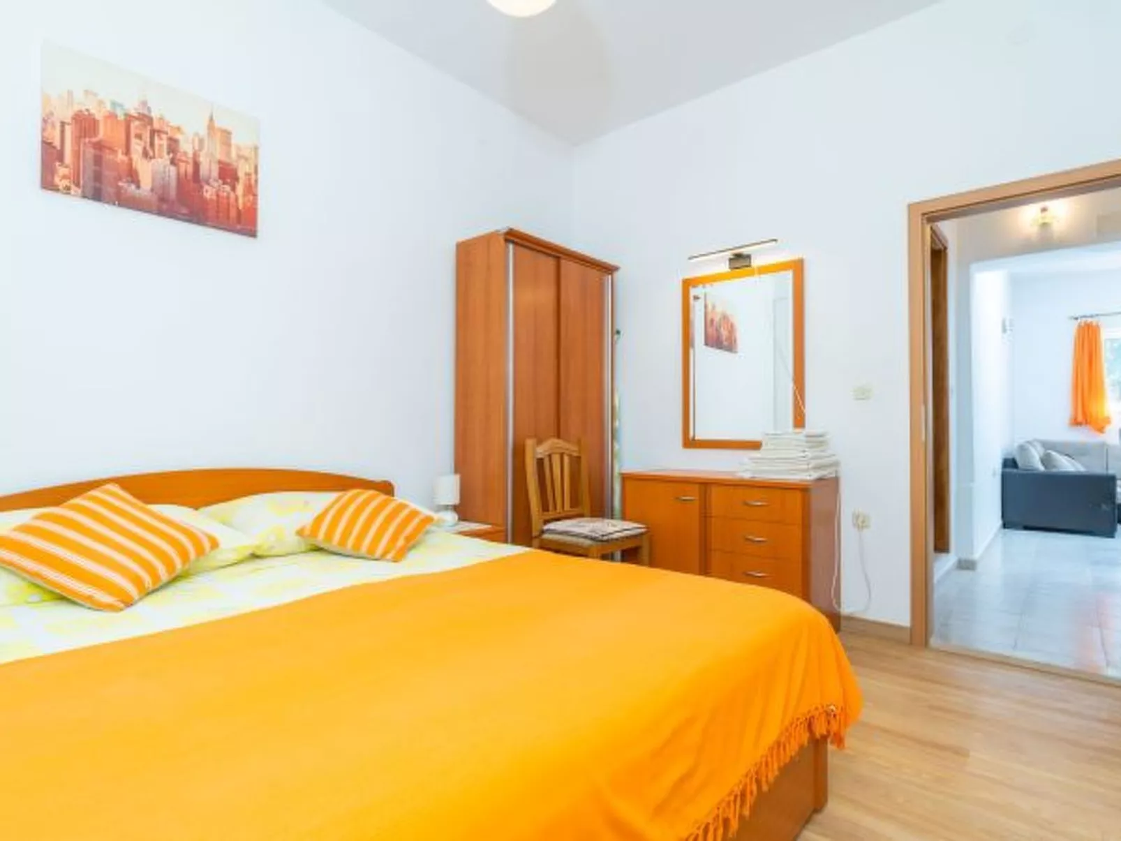 Beachfront Apartment house Hon with pool - Dedans