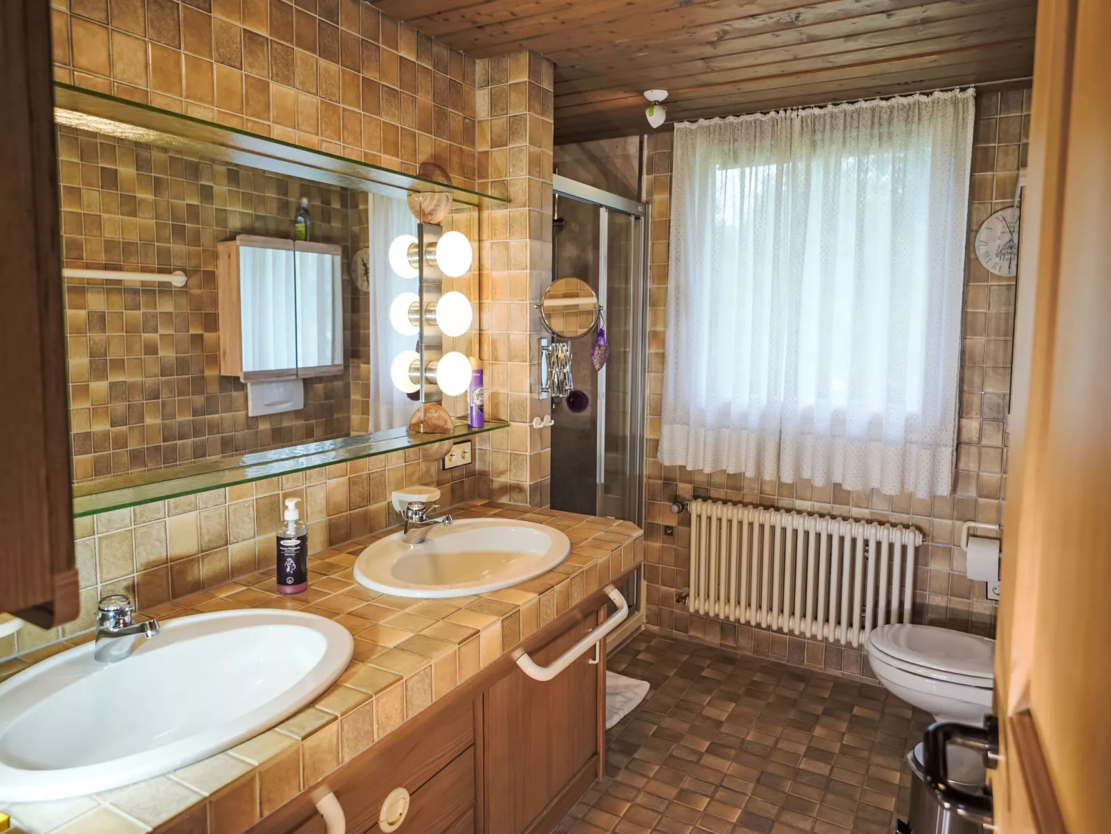 Schwarzwaldhof mit Pool & Sauna - Drinnen