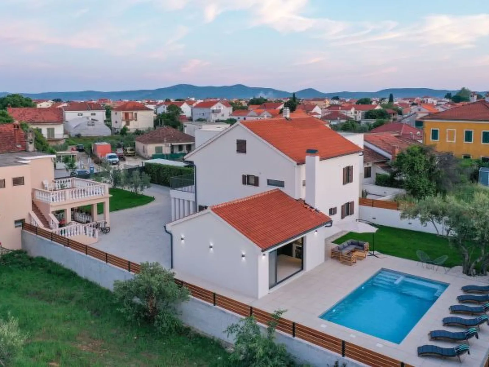 Villa Marta with heated pool and traditional taver - Image-tags.info