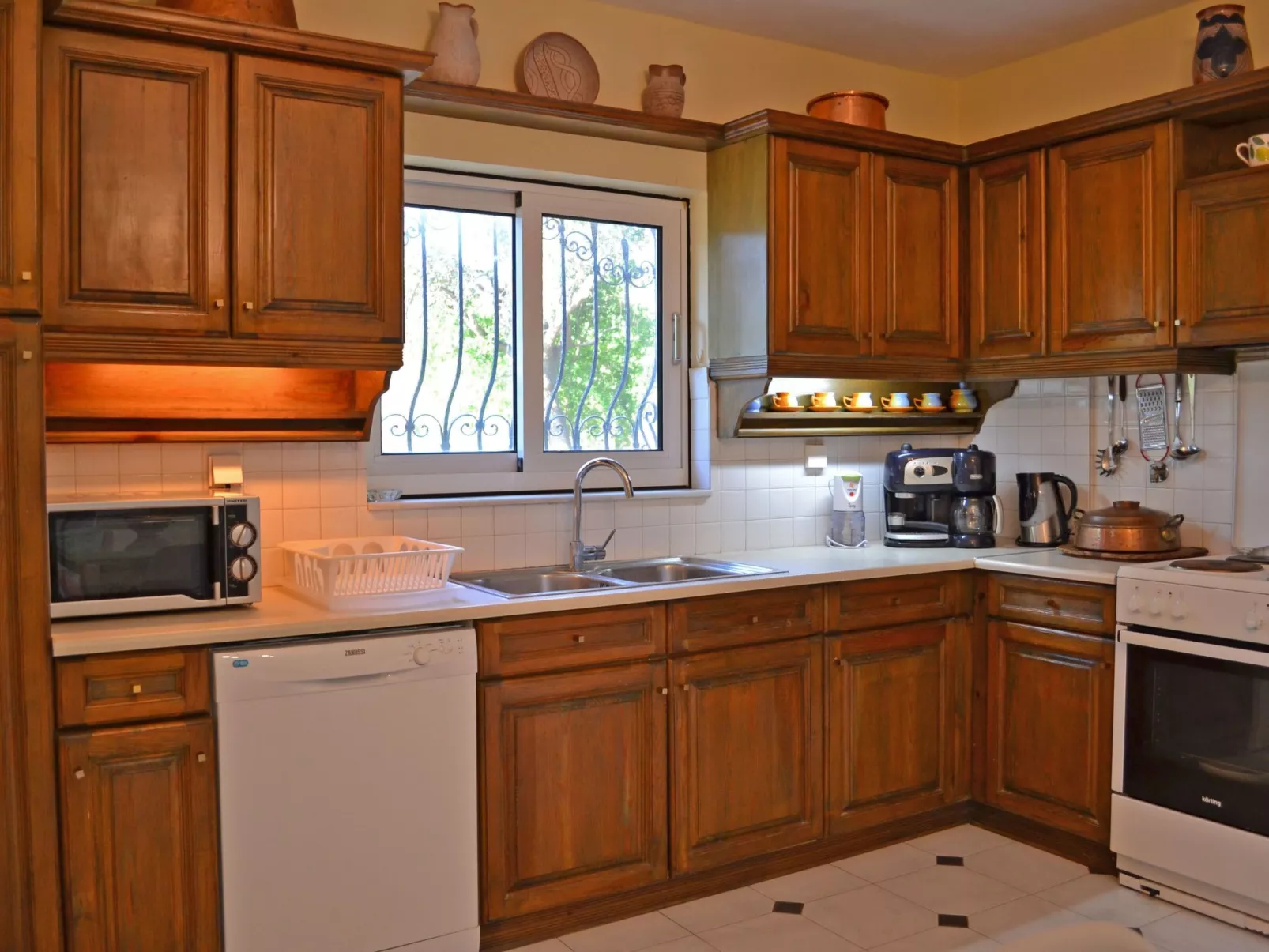 Anwesen mit Garten, Grill und Terrasse - Image-tags.info