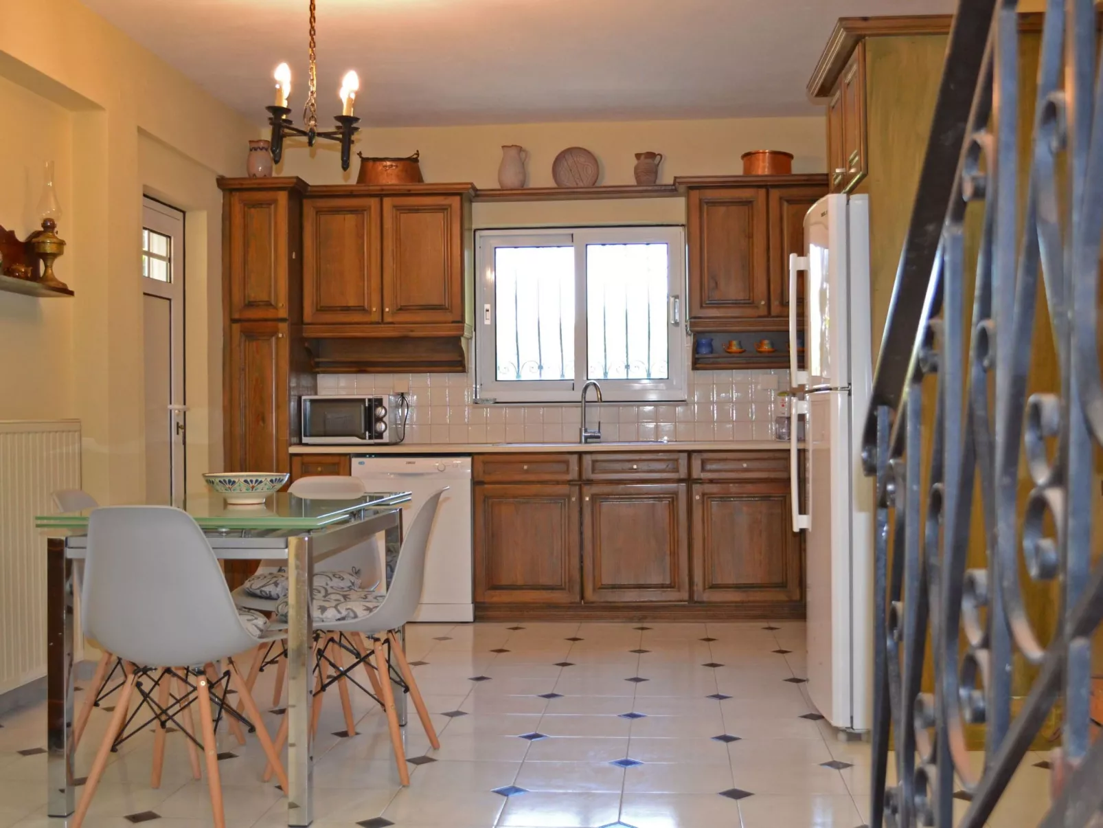 Anwesen mit Garten, Grill und Terrasse - Image-tags.info