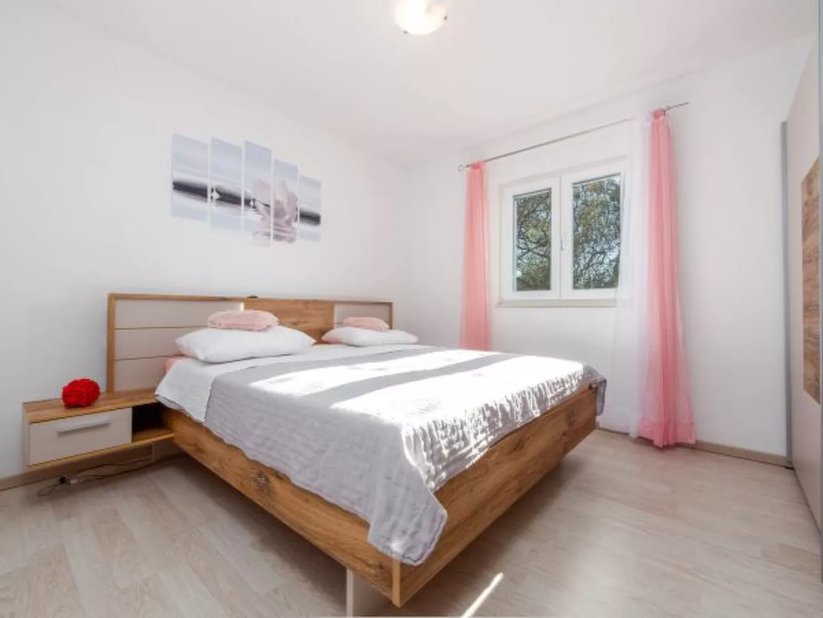 Holiday House Laetitia with pool - Image-tags.info