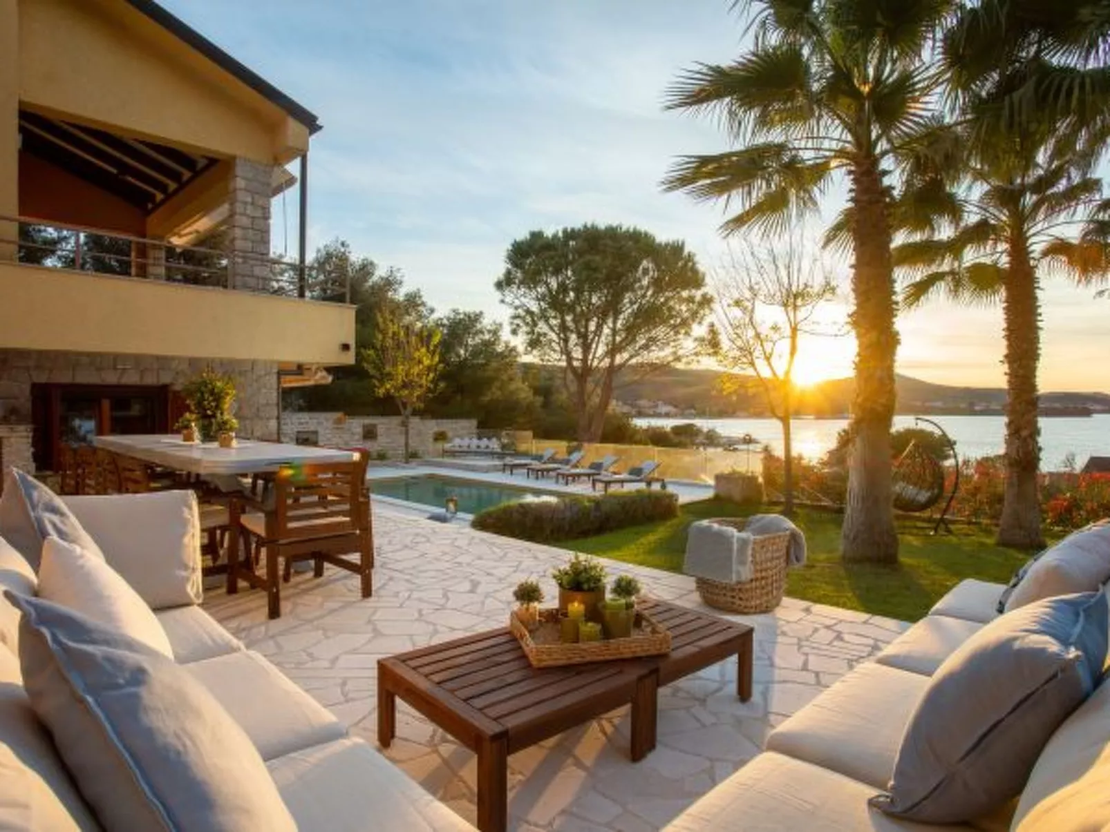 Villa Barotul with pool - Image-tags.info