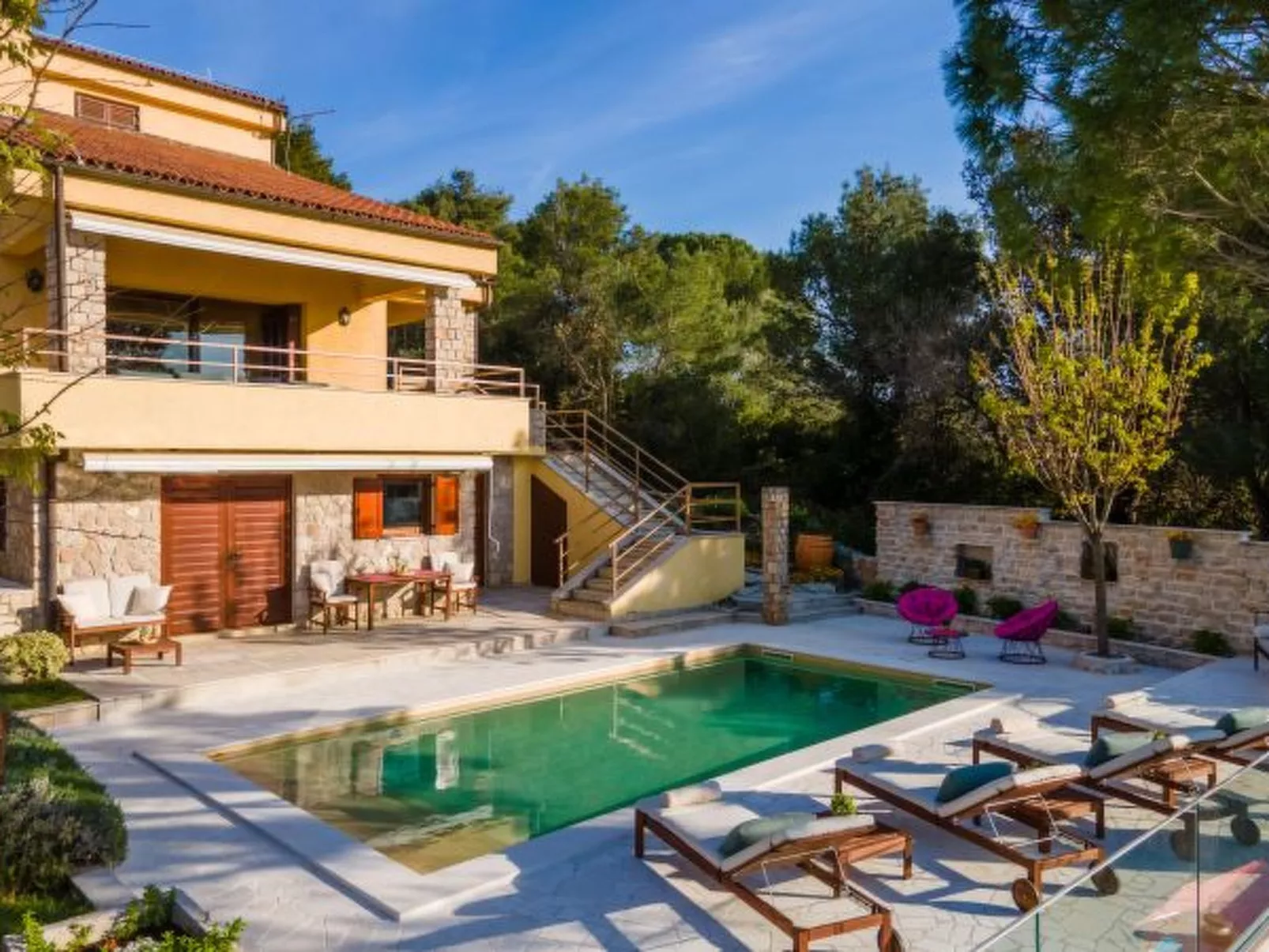 Villa Barotul with pool - Image-tags.info