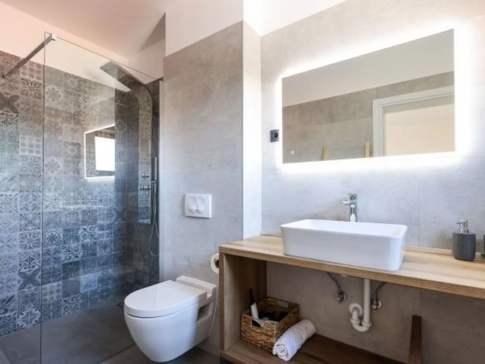 Villa Marta with heated pool and traditional taver - Image-tags.info