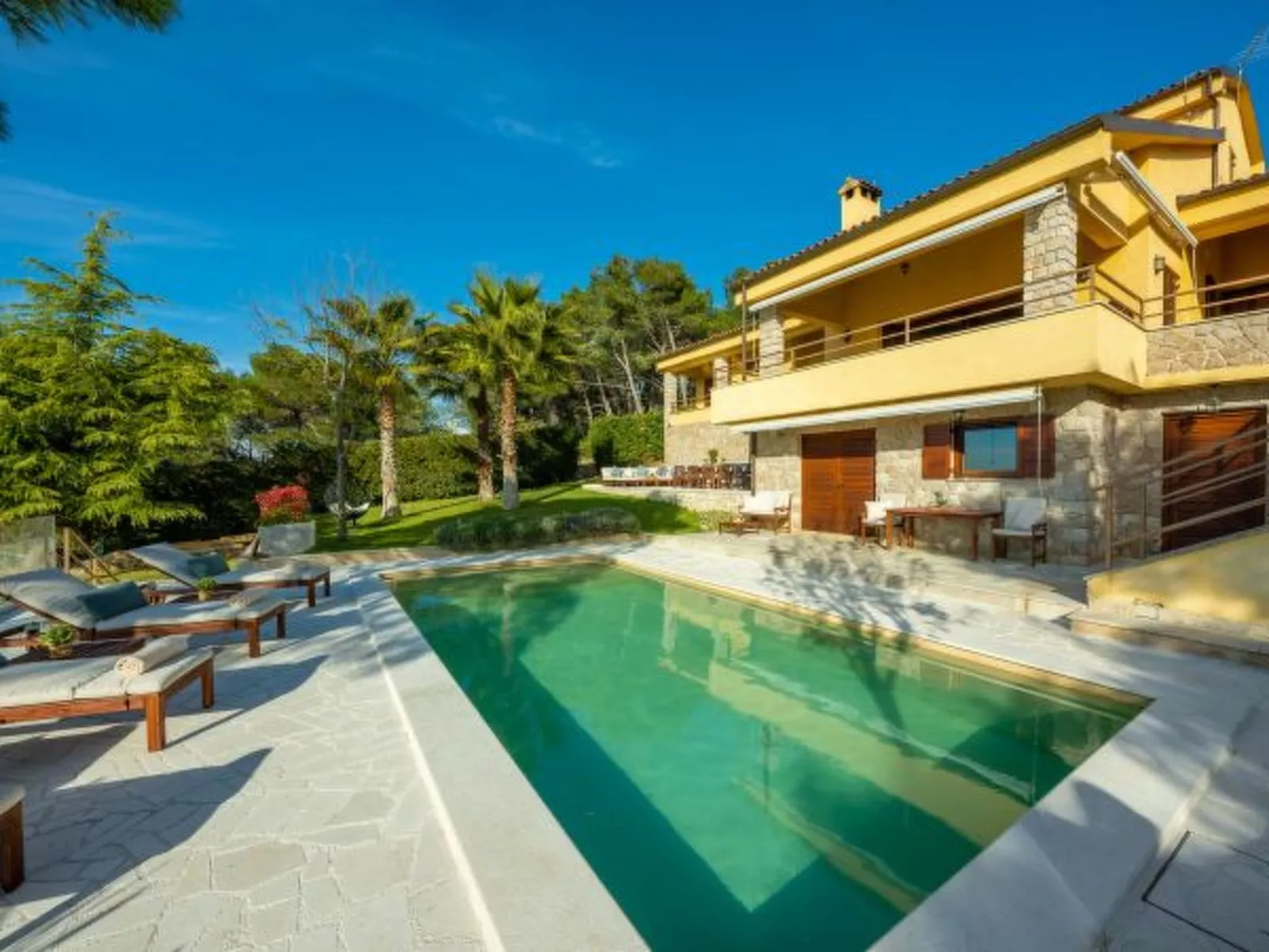 Villa Barotul with pool - Image-tags.info