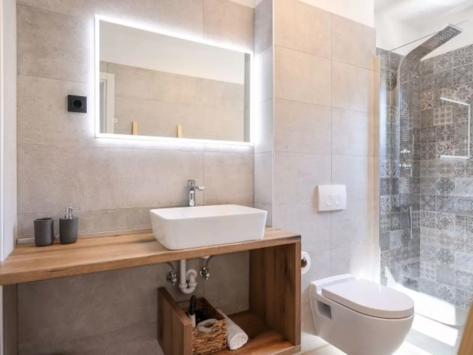 Villa Marta with heated pool and traditional taver - Image-tags.info