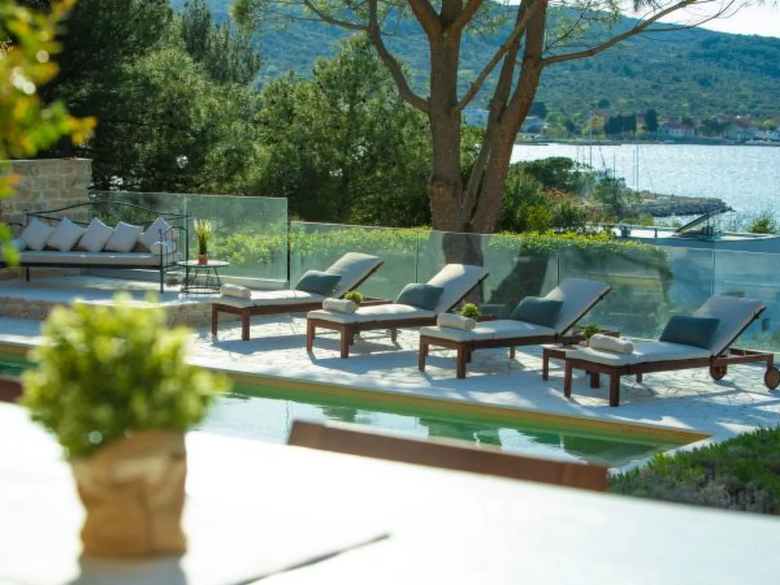 Villa Barotul with pool - Image-tags.info