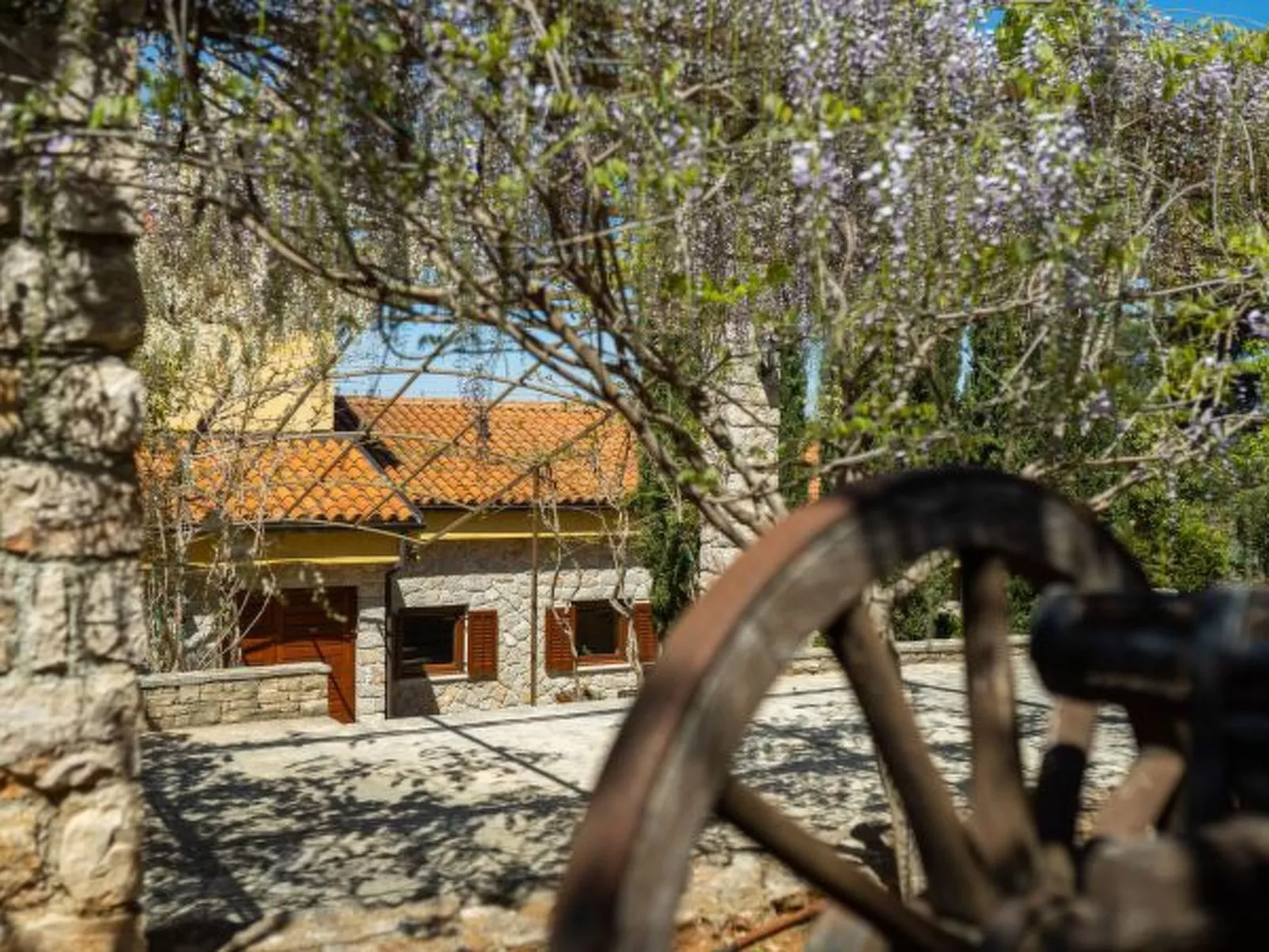 Villa Barotul with pool - Image-tags.info