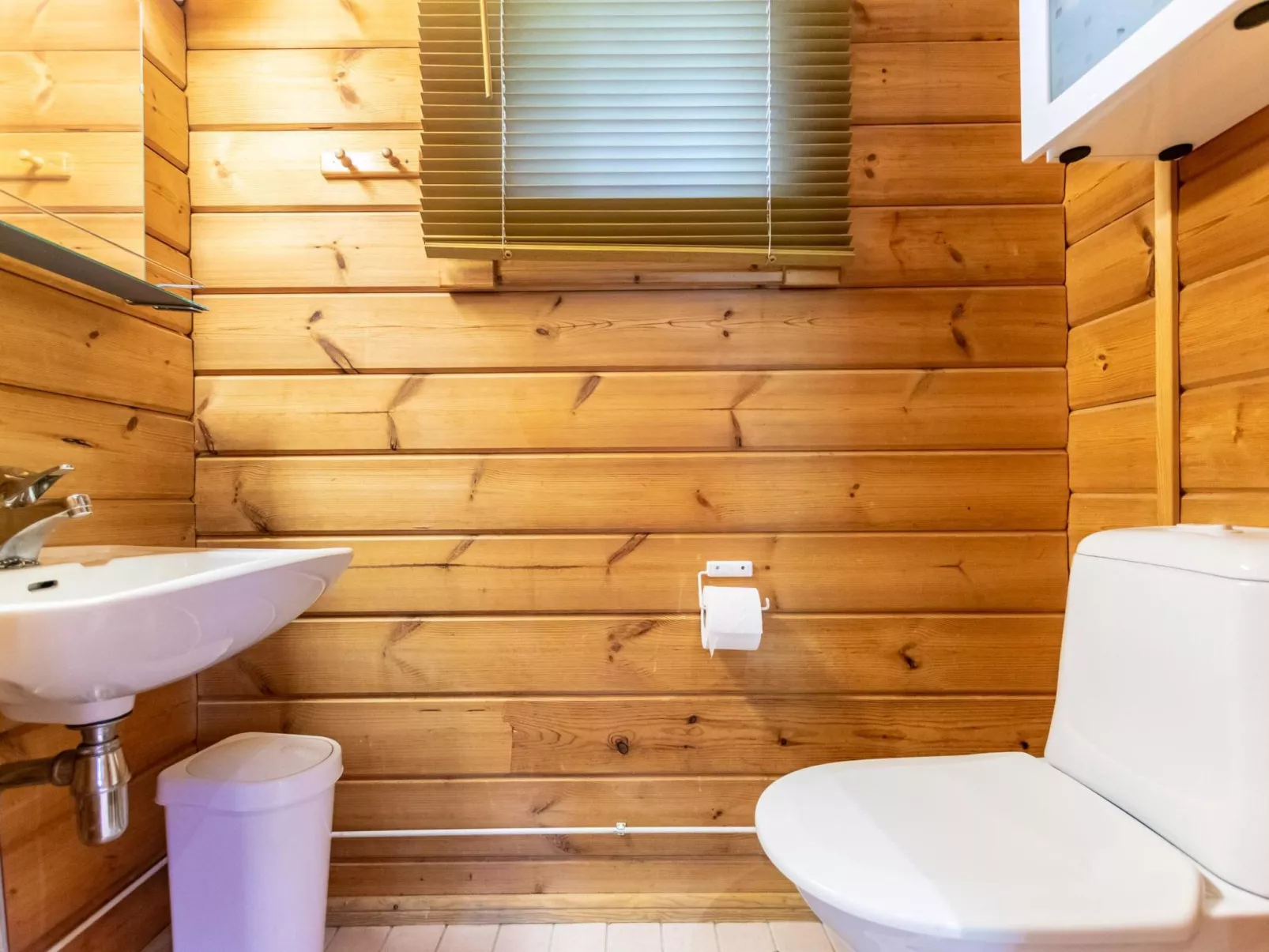 Ressipysäkki 2 - Inside