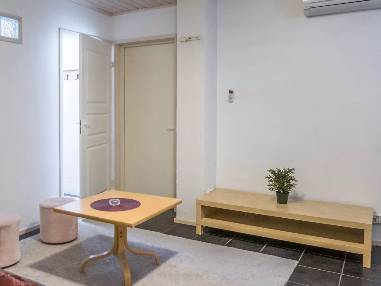 Pikku-pölly - Inside