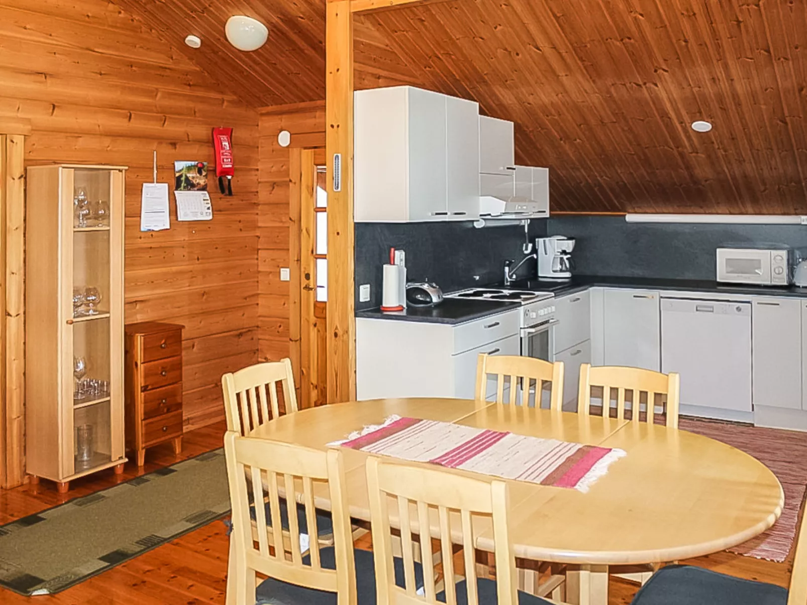 Mäntyniemi - Drinnen