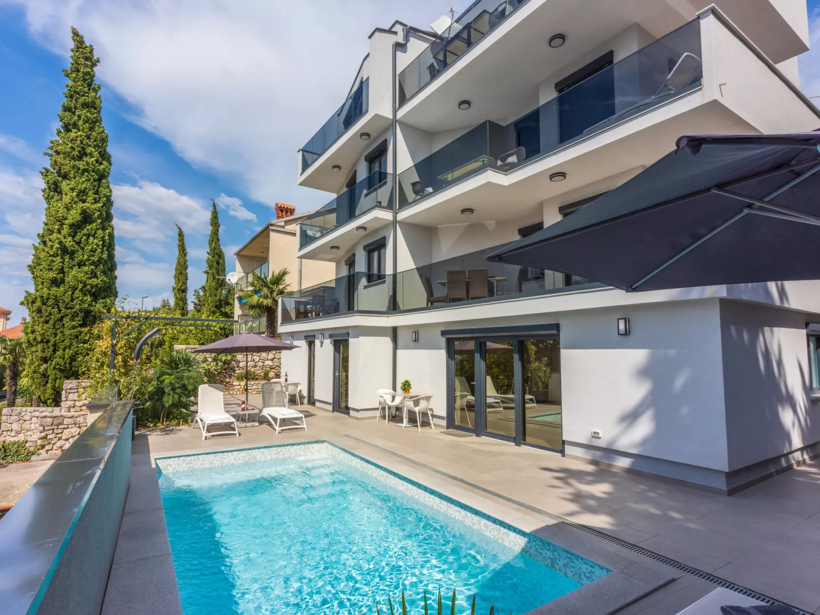 Holiday Oasis 4 - Konstantin / HR-10679-04