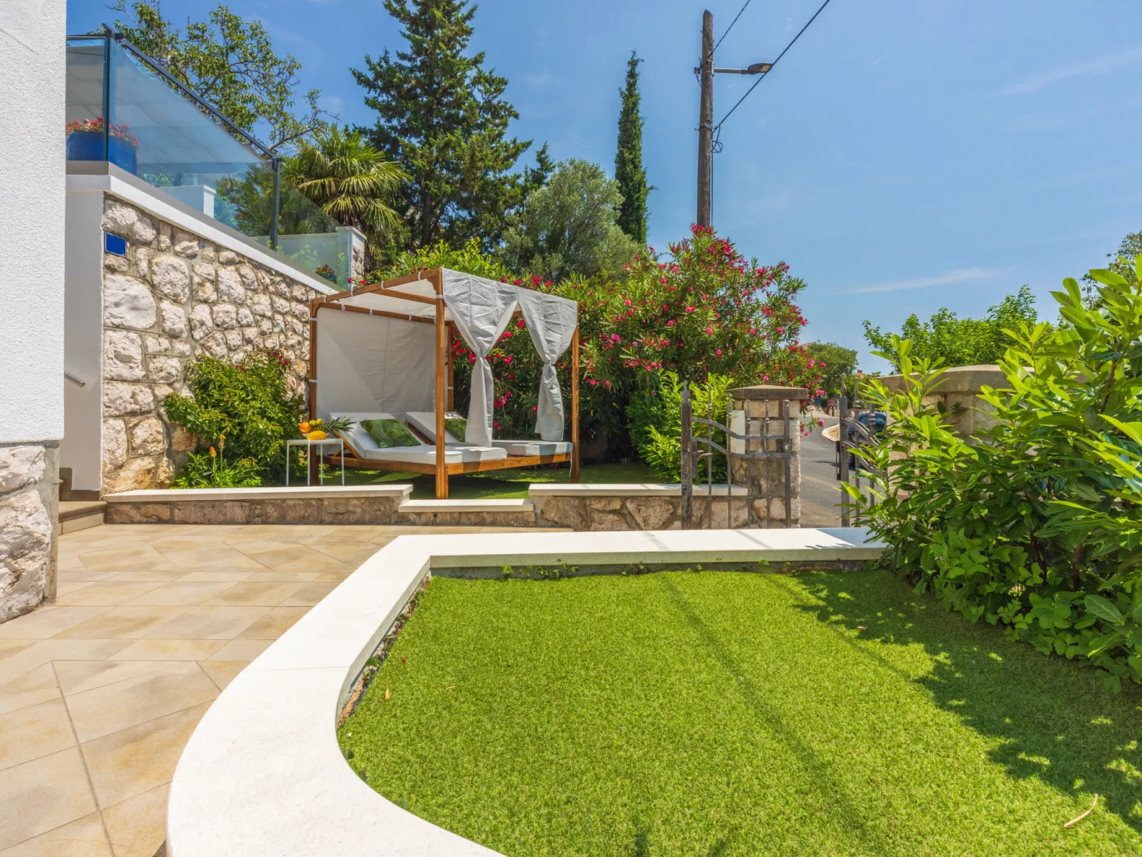 Amarie / HR-10963-01