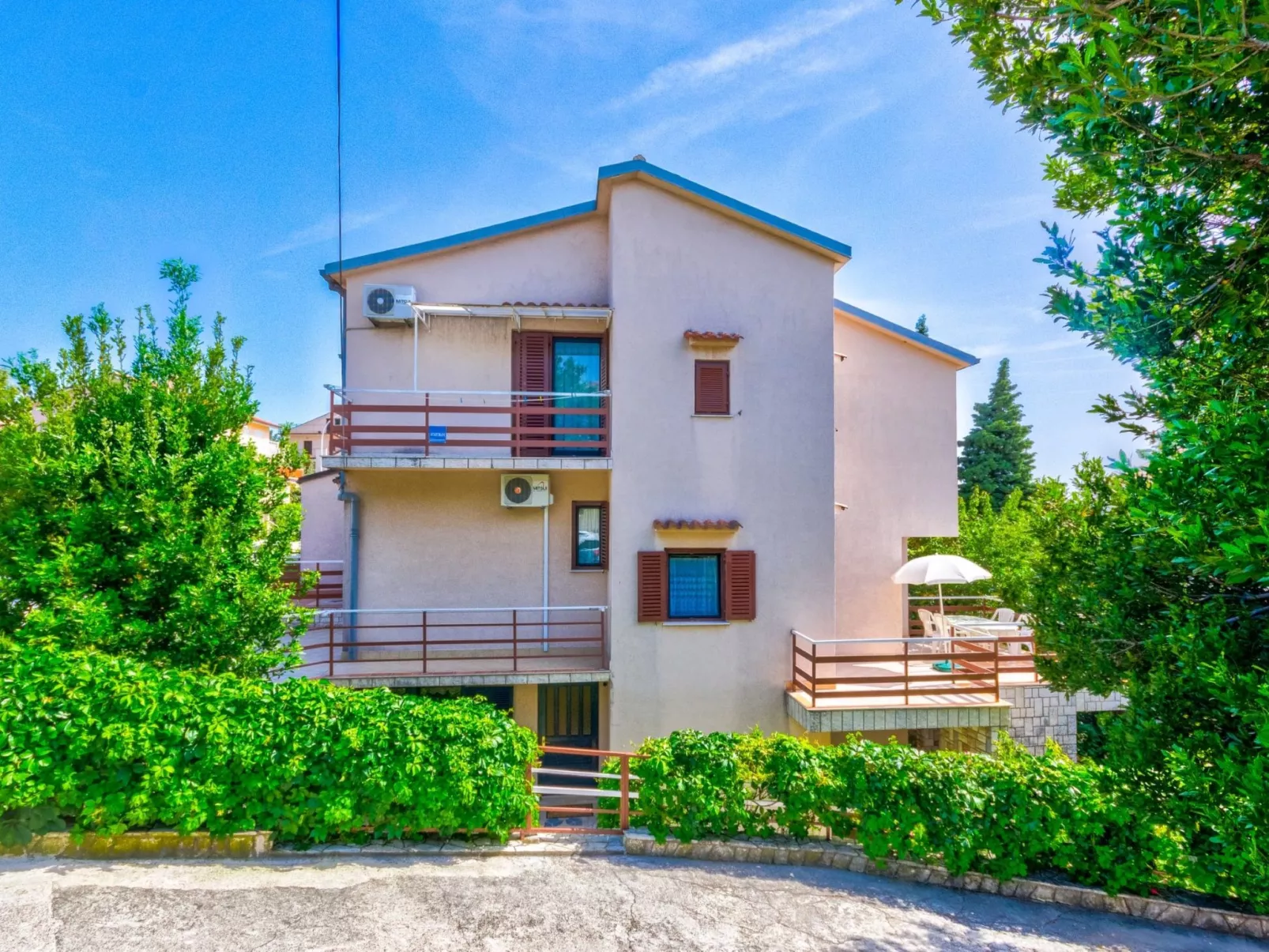 Julia Selce 5 / HR-10406-03