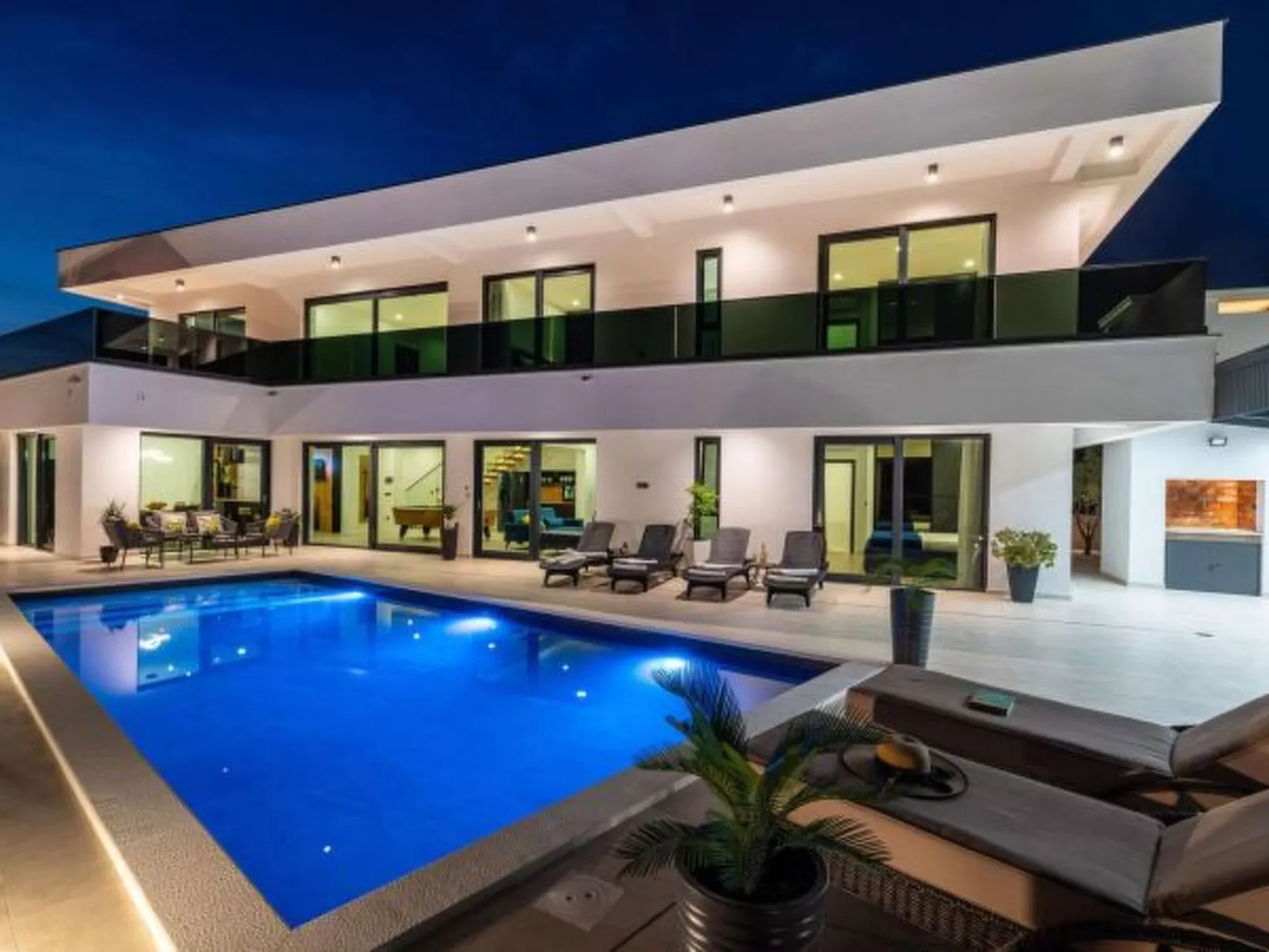 Villa Royal Hill with pool