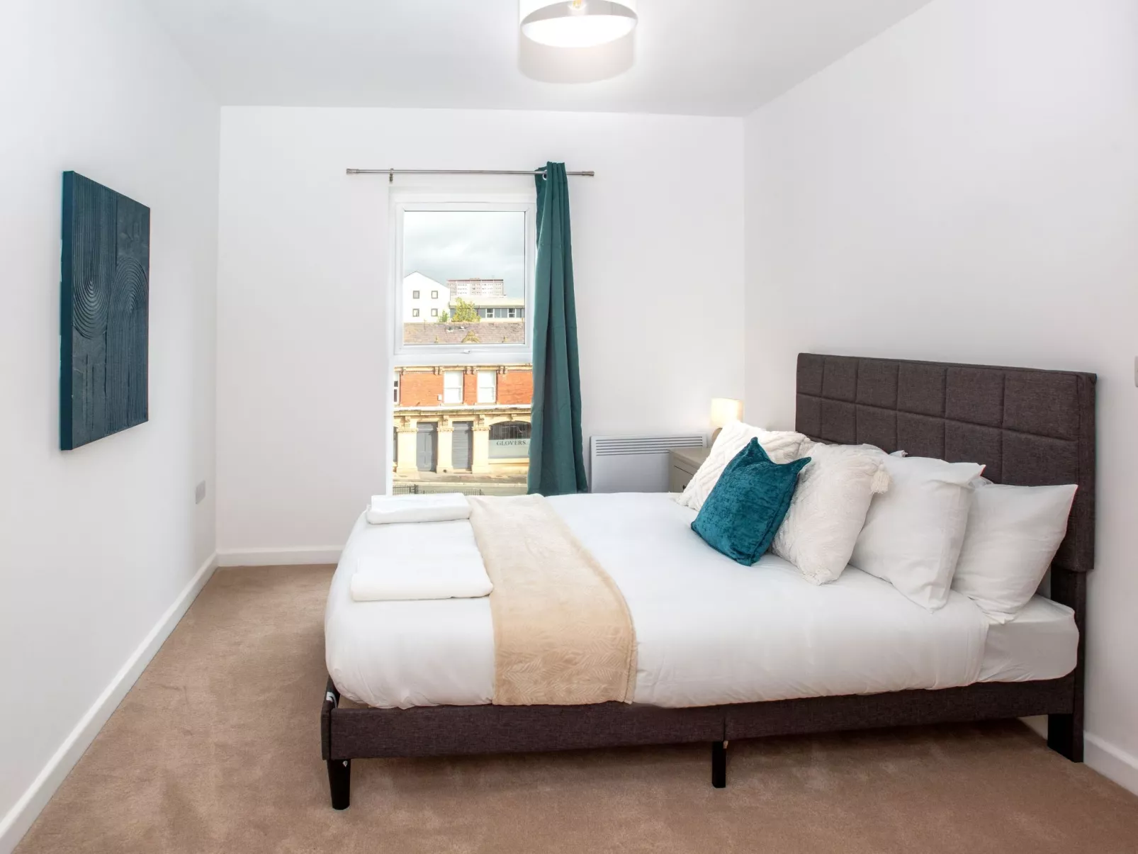 Brandneue, zentrale 2-Zimmer-Wohnung für 6 Gäste