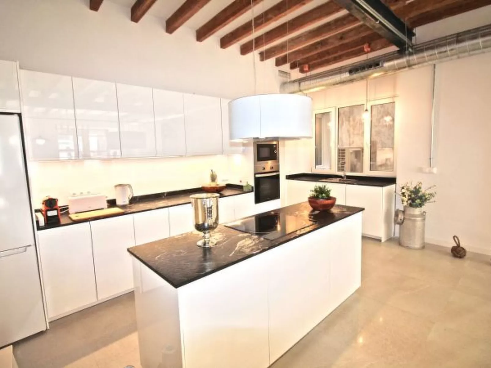 APART. GRANDE Y LUMINOSO EN EL CENTRO DE ALICANTE