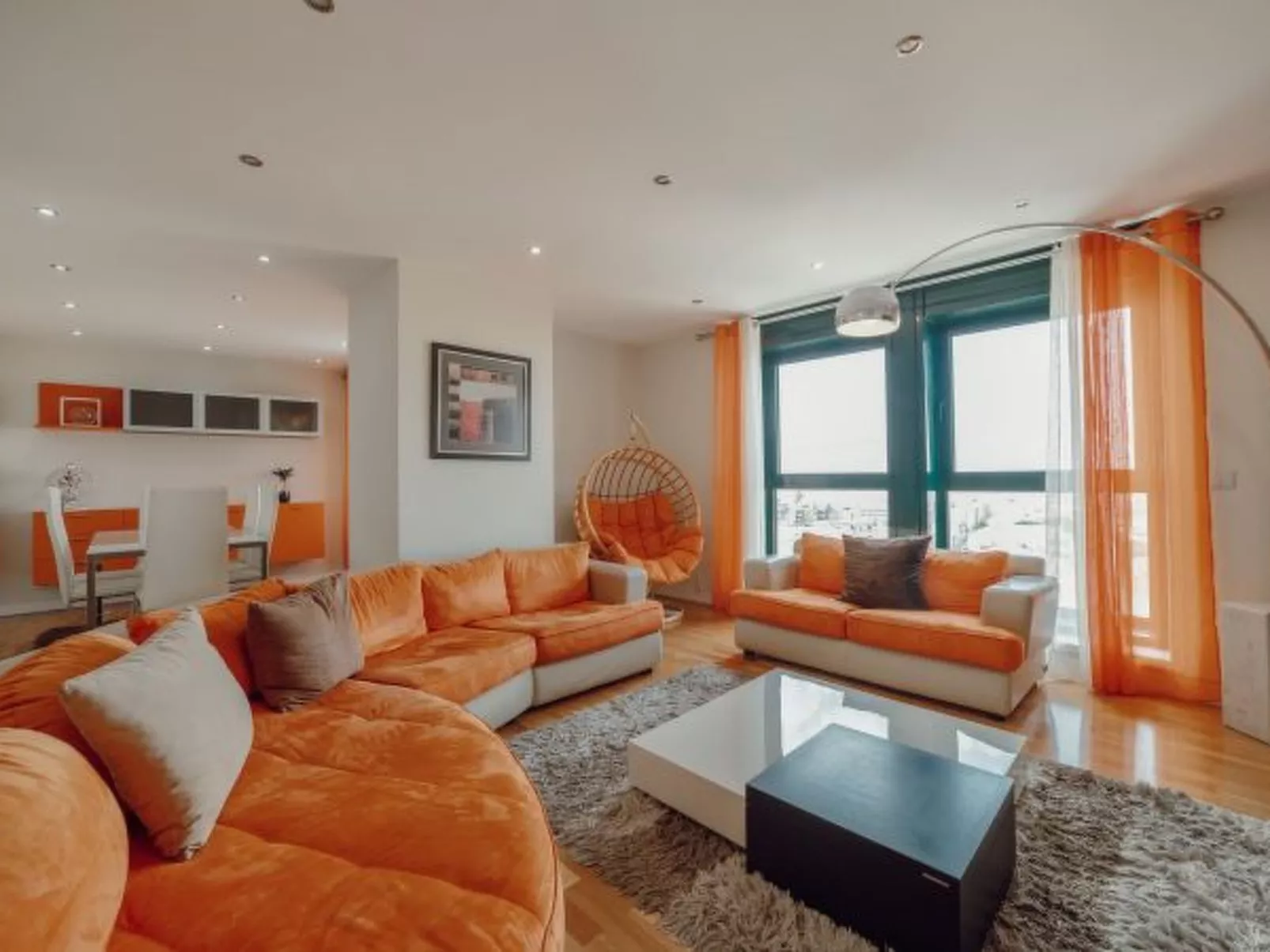 DOWNTOWN GRAND TOWER VIEW by VACATIONY