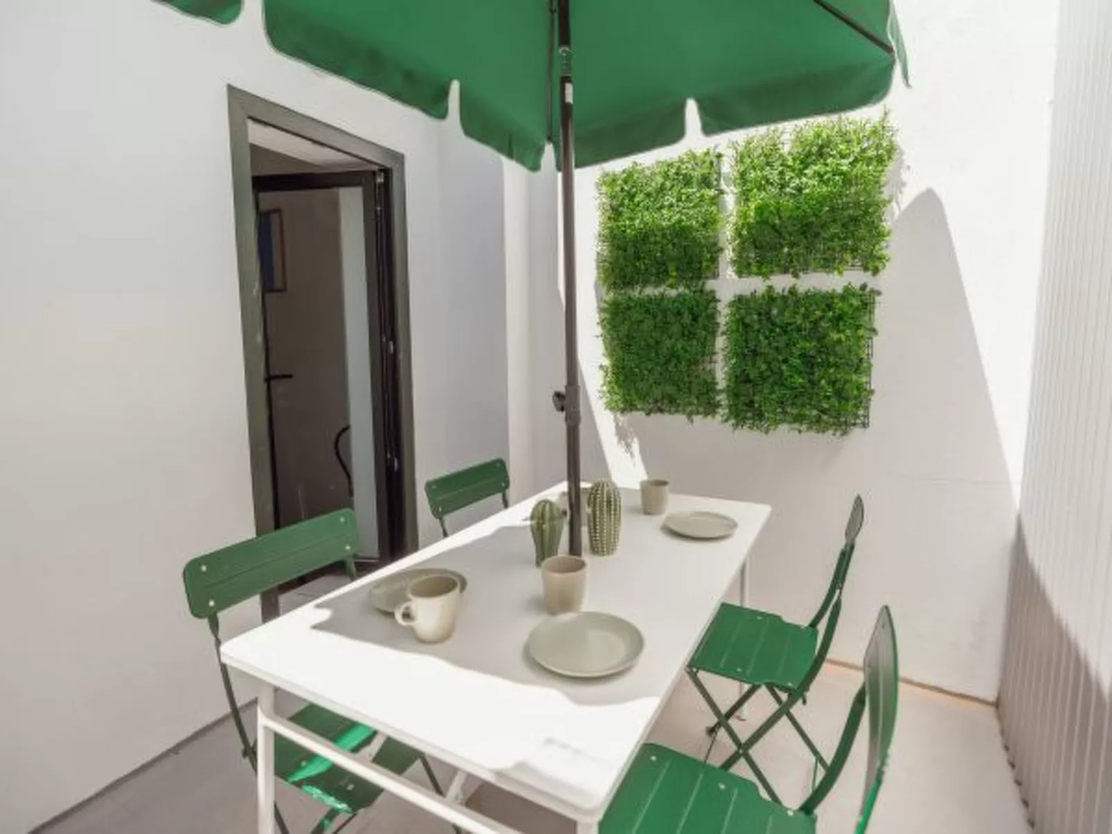 LAPA STYLISH APARTMENT B WITH TERRACE by VACATIONY