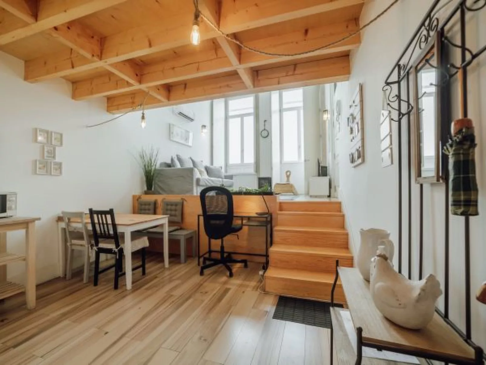 HISTORIC & BRIGHT BOLHAO MEZZANINE by VACATIONY