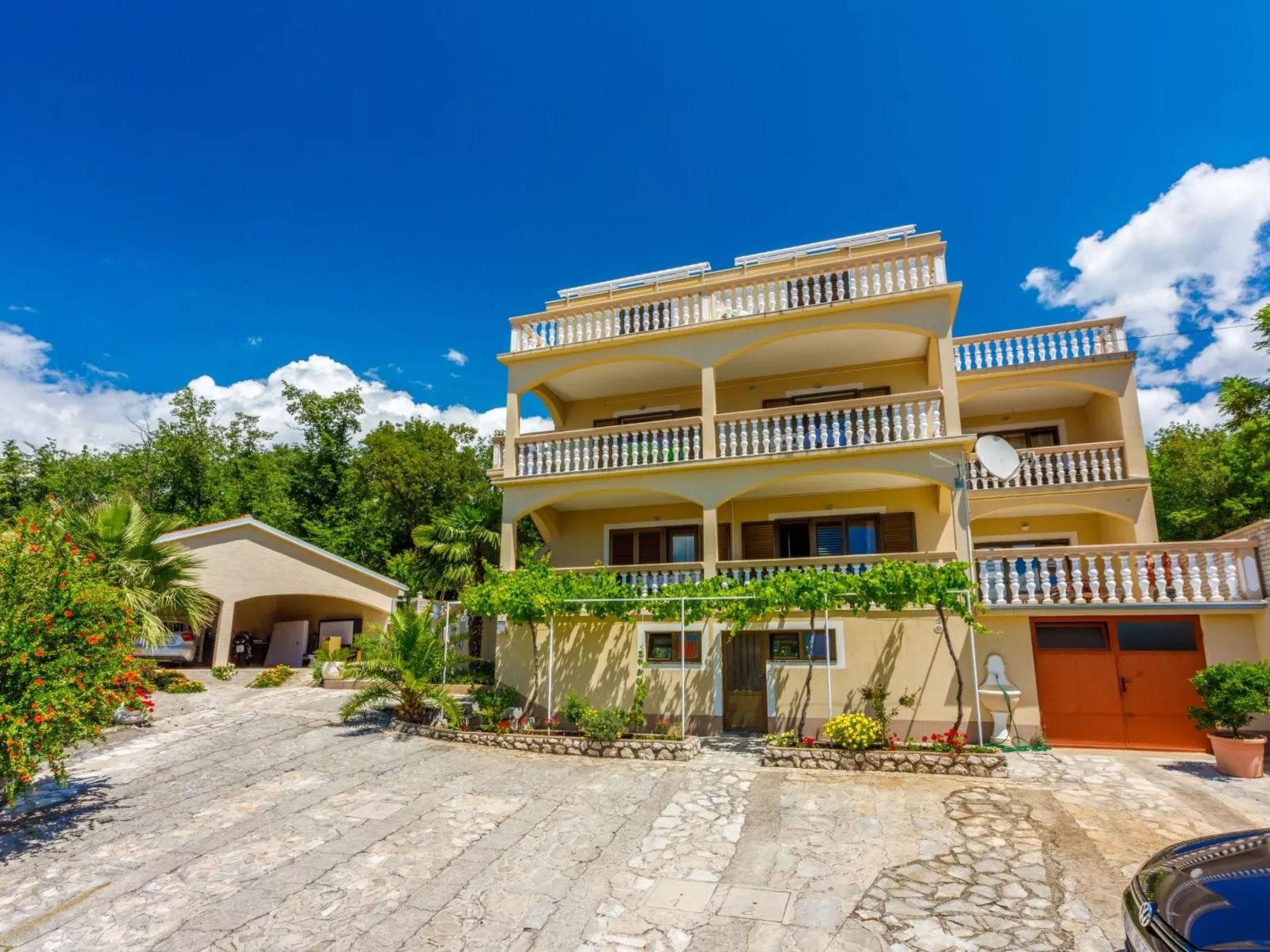 PAVICA 3 / HR-02417-03