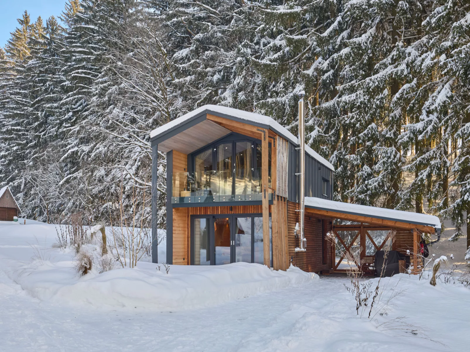 Luxe Timber Lodge & Yoga Loft - Outside