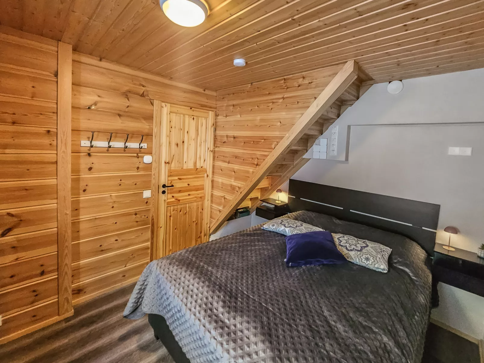 Rovarakka 1 b - Drinnen