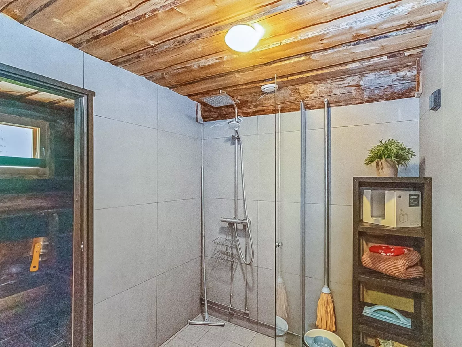 Rukaveska 4a - Dedans