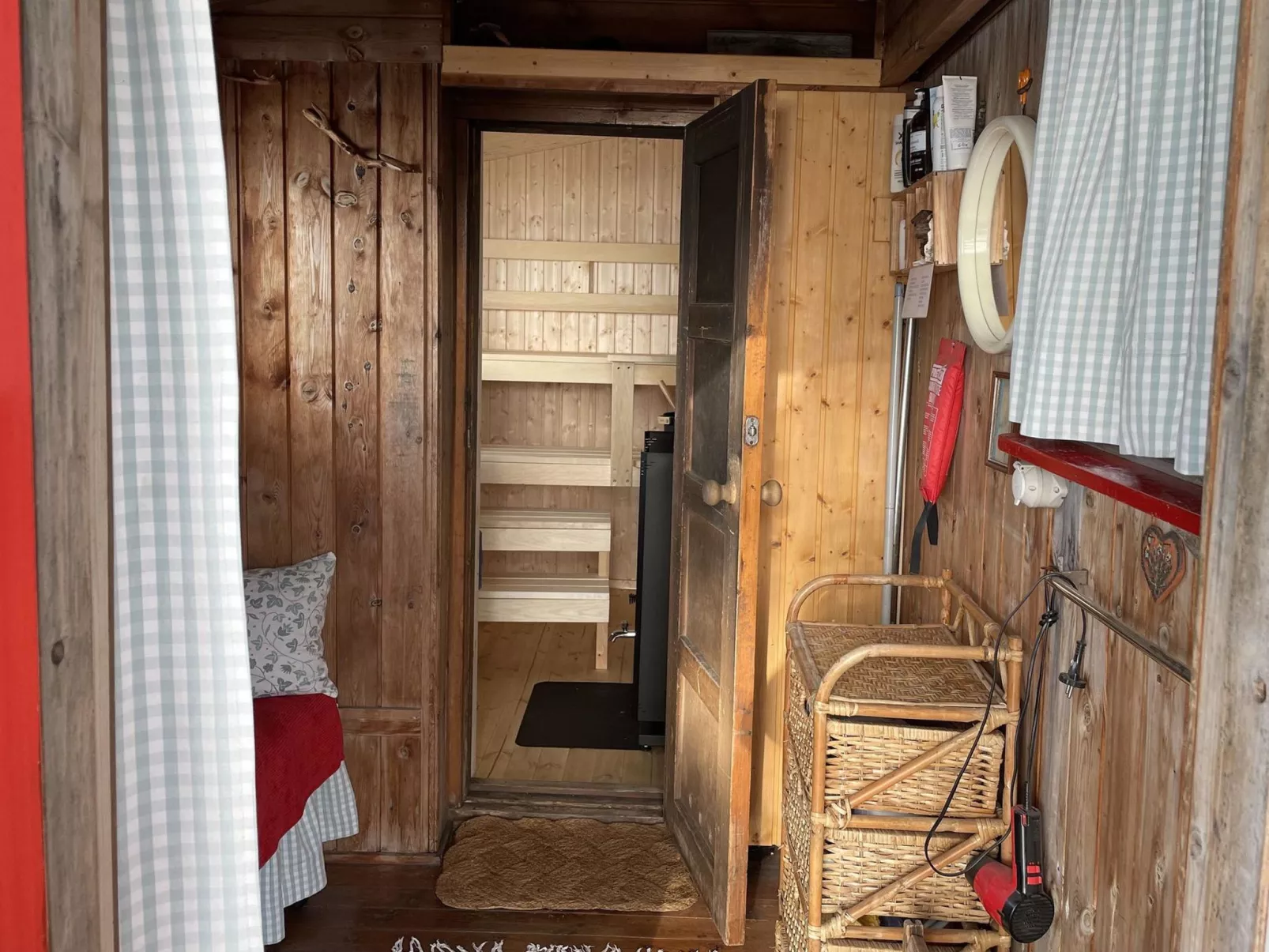 Ranta-iivari - Inside