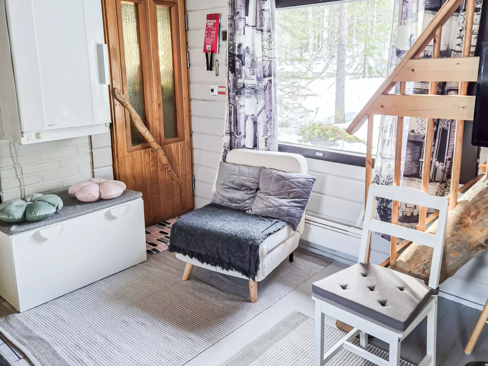 Mustalampi 5 satakieli - Dedans