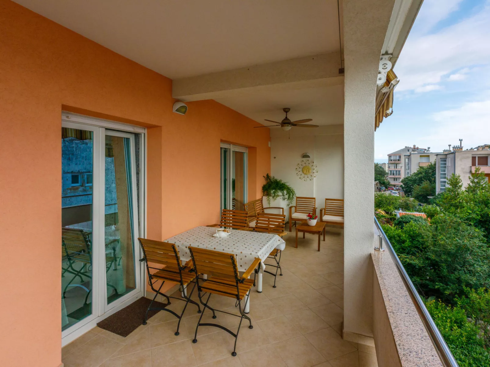 ANA KONI / HR-09966-01