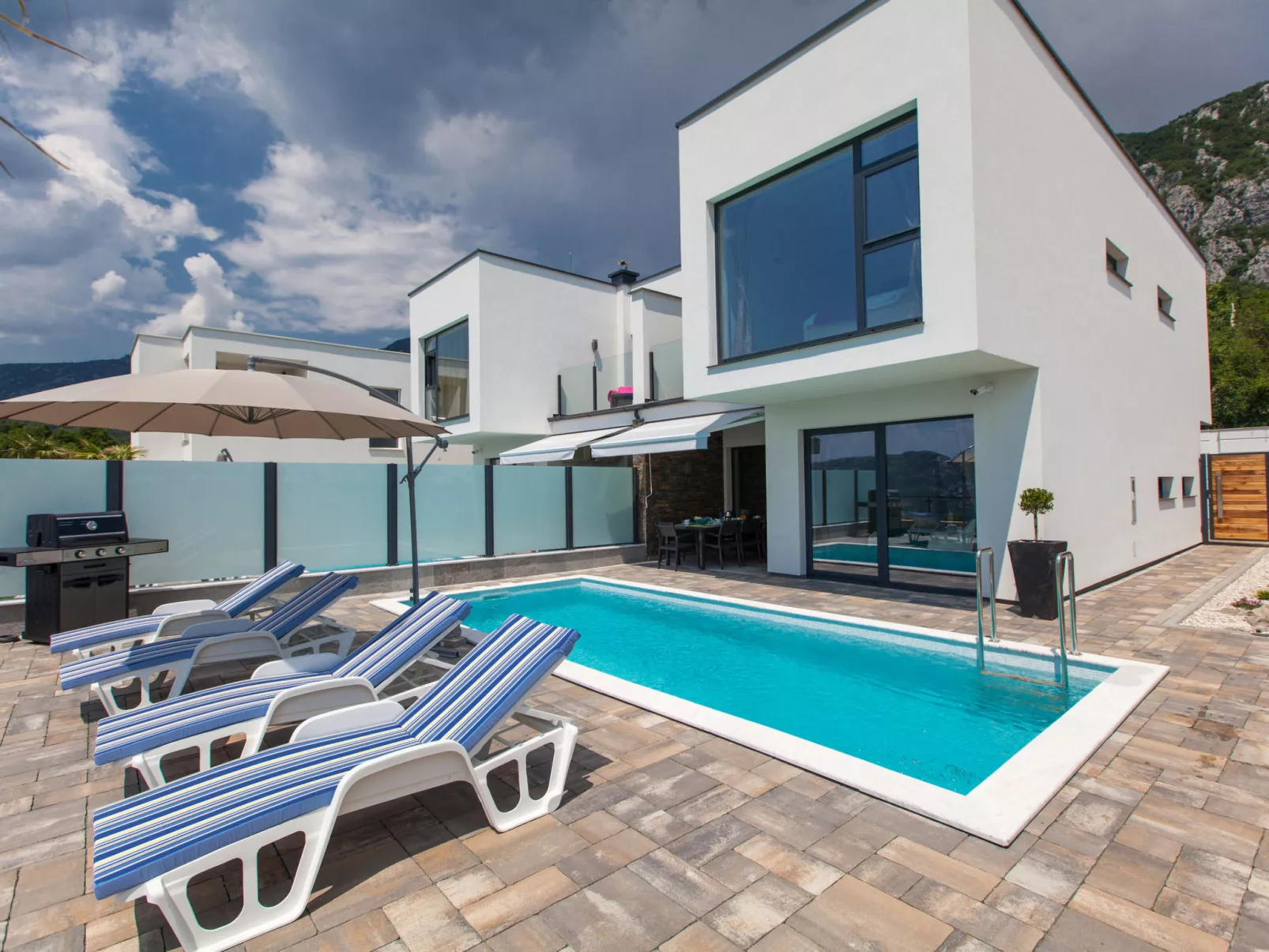 VILLAS DE SHERY 1 / HR-09045-01